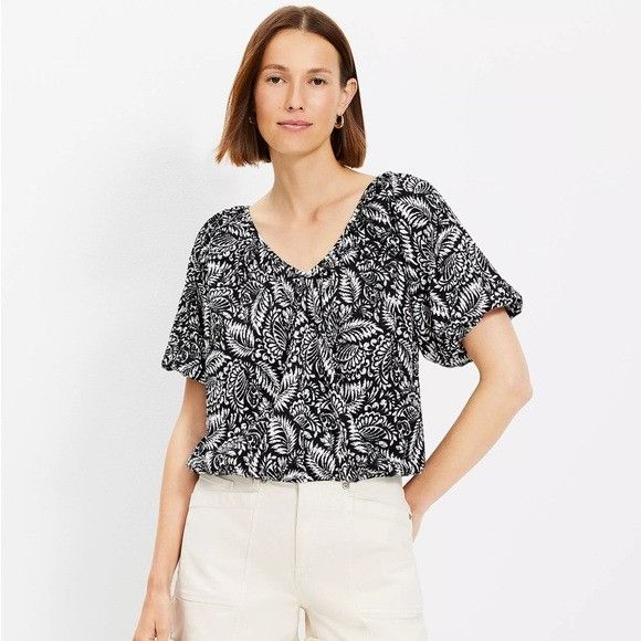 Loft New LOFT Womens Top Palm Crinkle Bubble Hem Blouse Black Whi Size M / US 6-8 / IT 42-44 - 1 Thumbnail