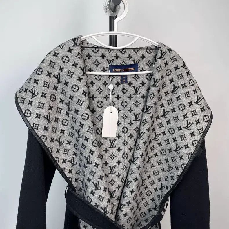 Louis Vuitton Louis Vuitton Black Old Flower Full Print Bathrobe Coat Size XS / US 0-2 / IT 36-38 - 3 Thumbnail