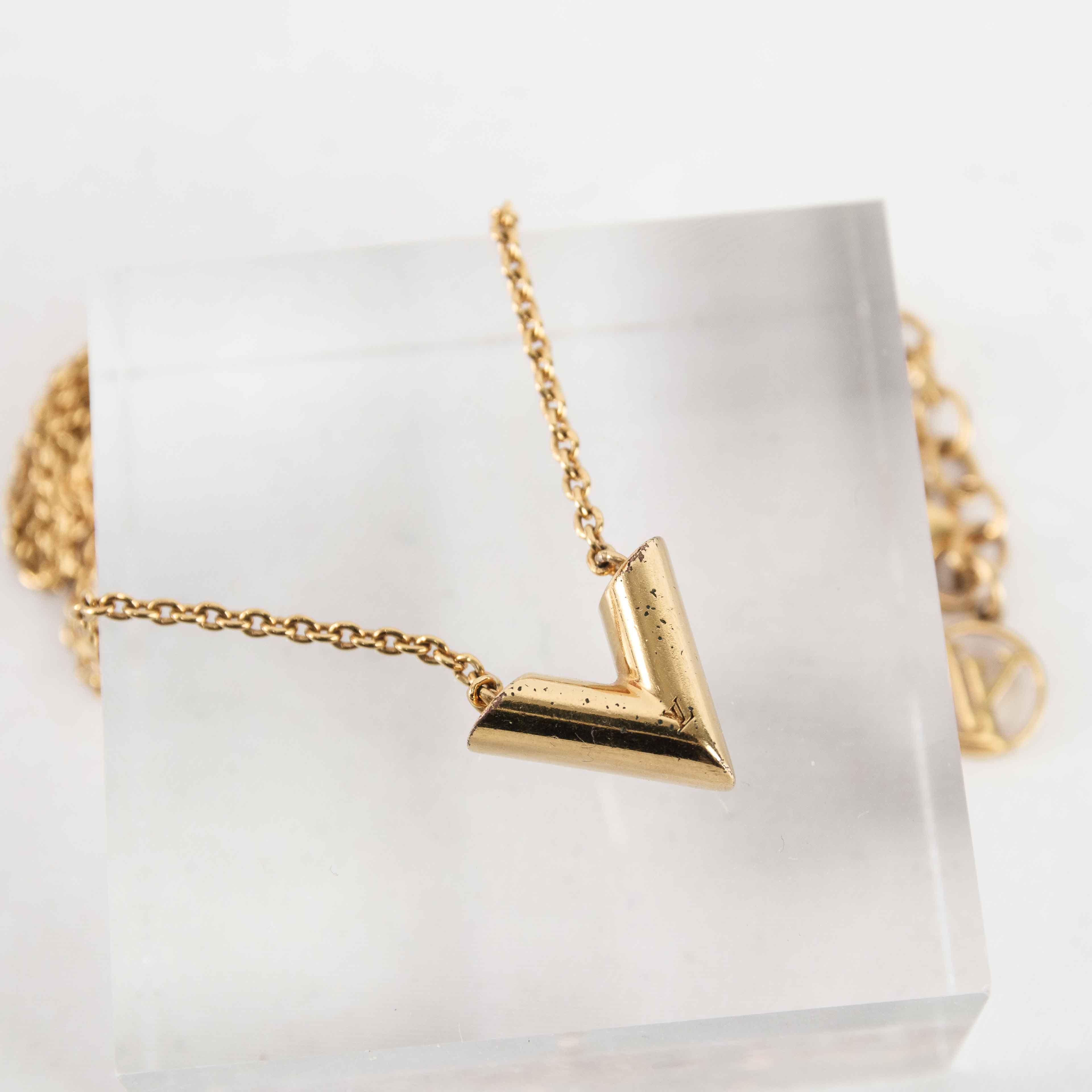 Louis Vuitton Louis Vuitton Essential V Gold-Tone Necklace Size ONE SIZE - 3 Thumbnail