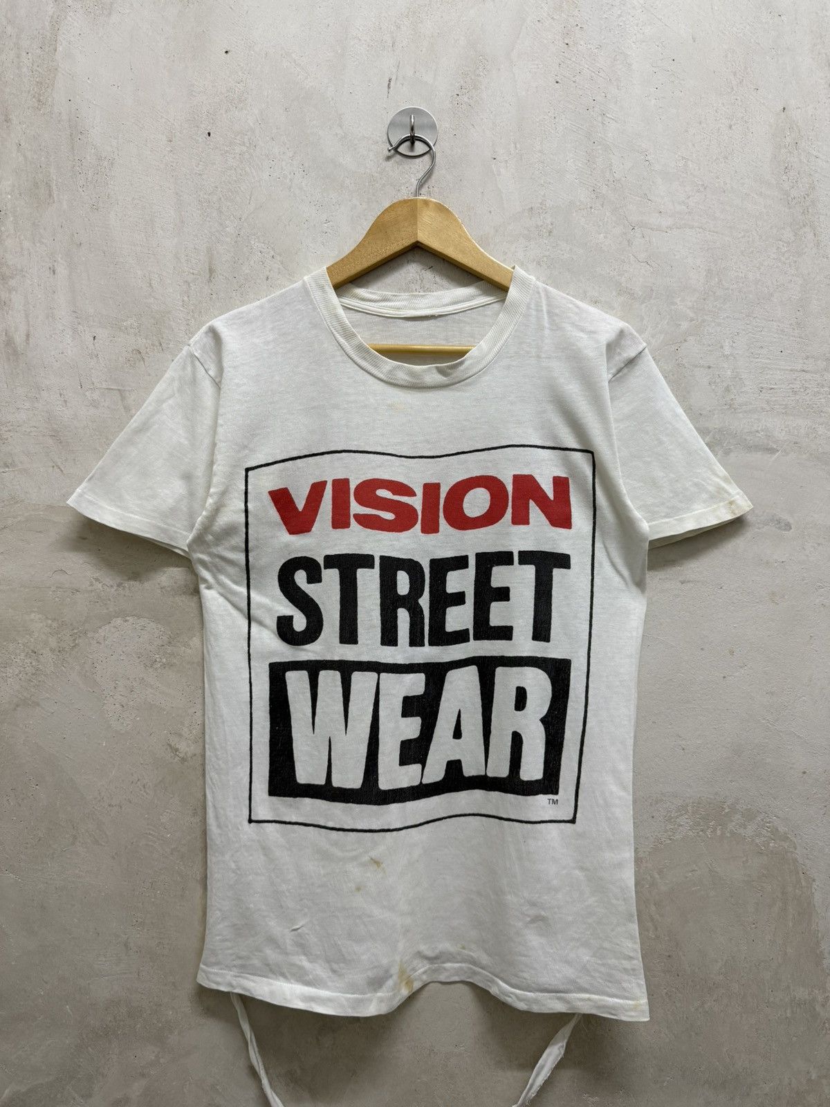 Vintage Vintage 80s Vision Streetwear Skateboard Distressed Tee Size US S / EU 44-46 / 1 - 2 Thumbnail
