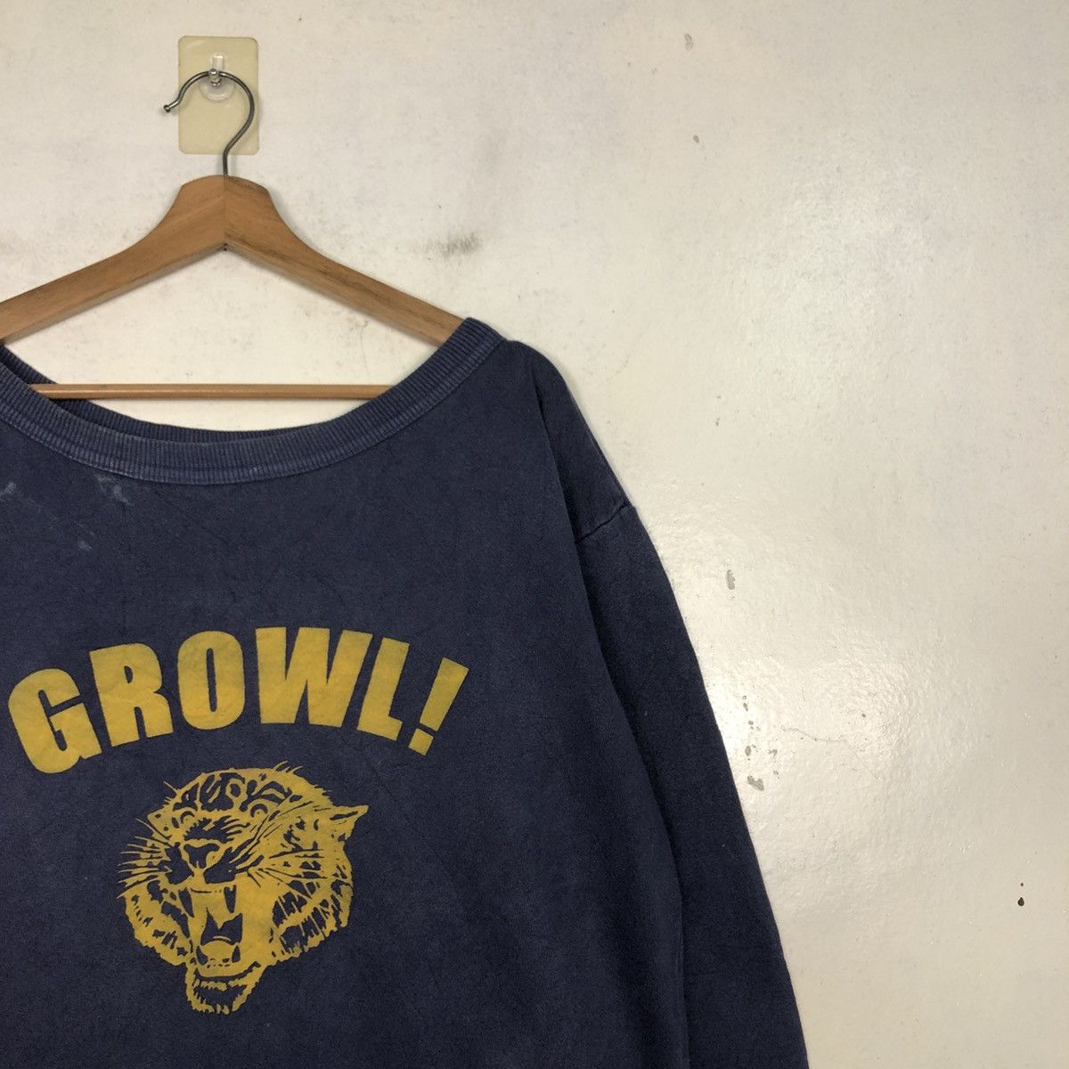Japanese Brand 📌Cropped Sweatshirt Growl!! Big Logo Design Size US M / EU 48-50 / 2 - 8 Thumbnail