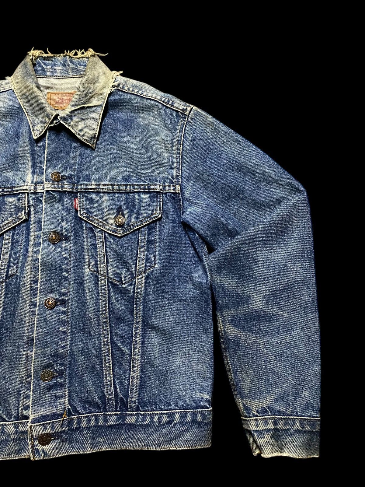 Levi's 1980s Levi's denim jacket in blue, with a distressed look Size US S / EU 44-46 / 1 - 4 Thumbnail
