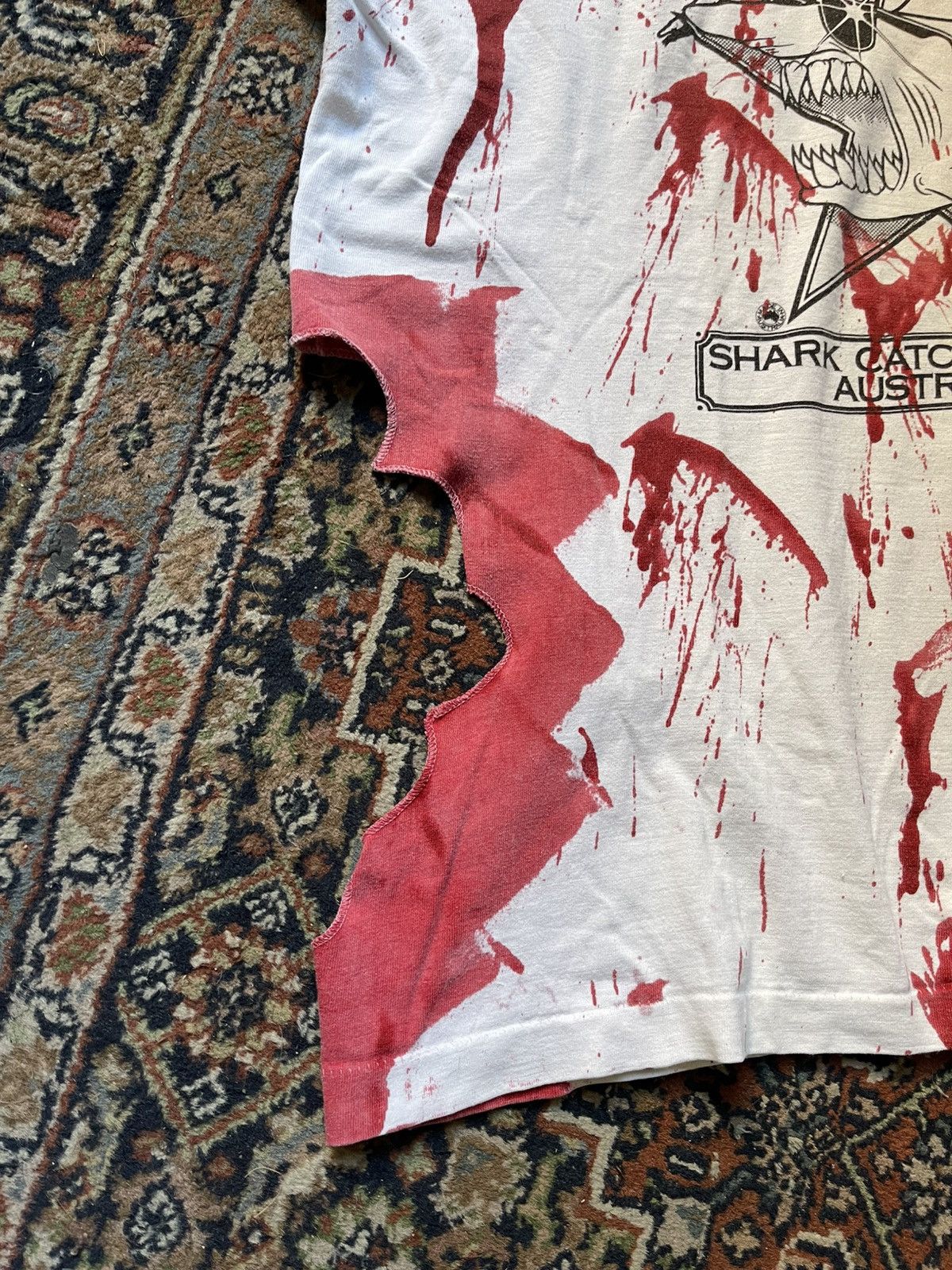 Vintage Vintage Shark bitten t shirt 90s Australia Size US L / EU 52-54 / 3 - 3 Thumbnail