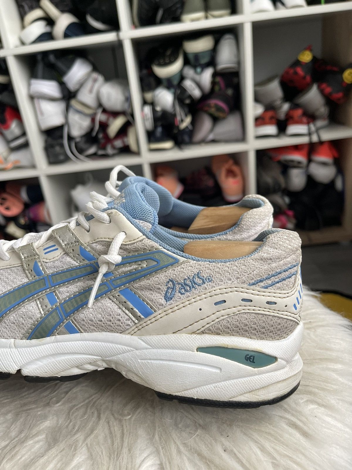 Asics × Vintage Women’s size 9 ASICS gel distressed sneakers 2k rare OG Size US 7 / EU 40 - 10 Thumbnail