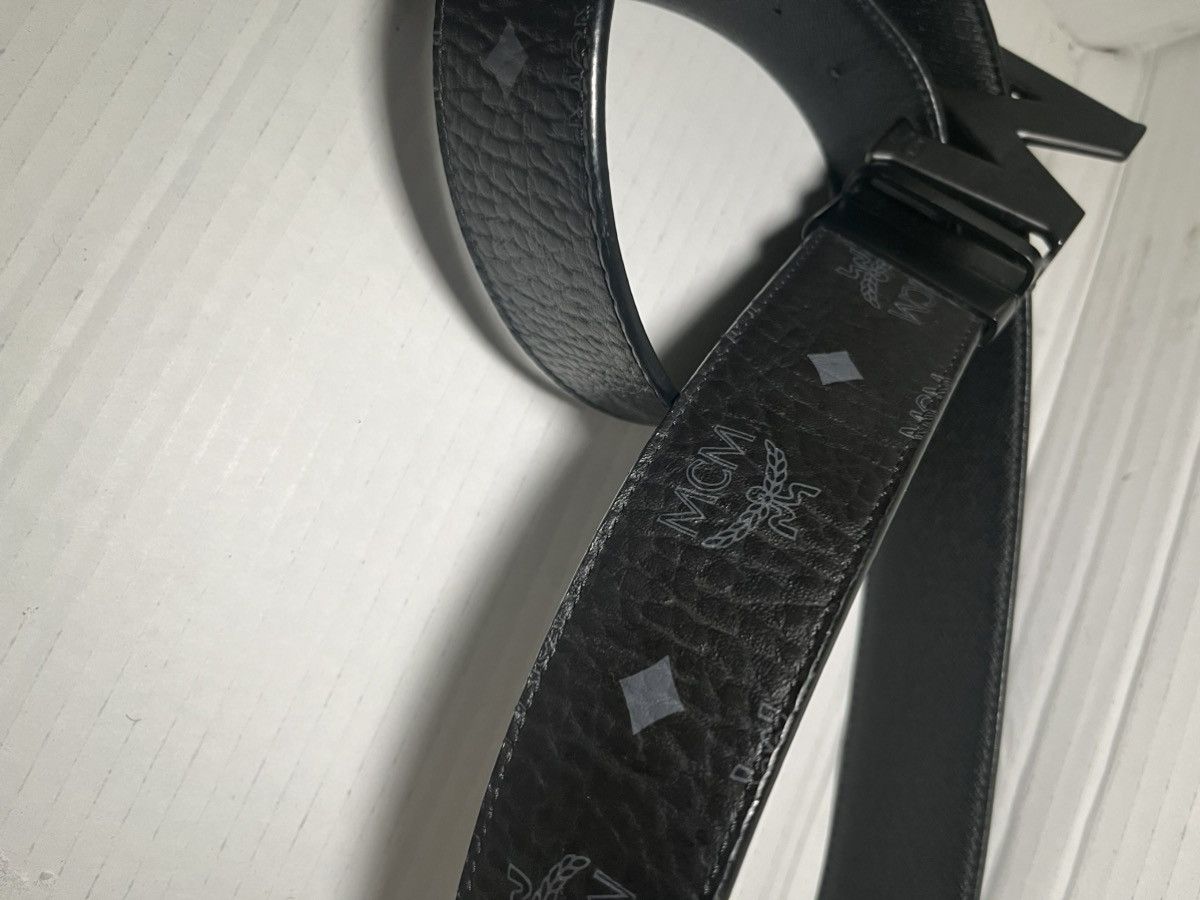 Gold B.B Simon belt