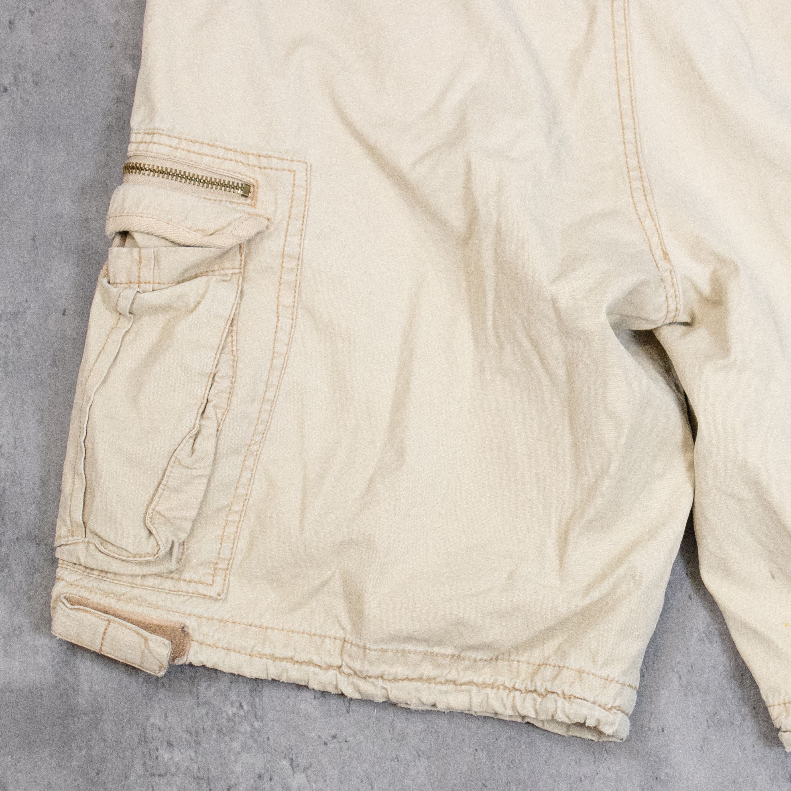 Vintage Y2K 2000's Baggy Below the Knee Cargo Tan Distressed Shorts Size US 34 / EU 50 - 15 Thumbnail