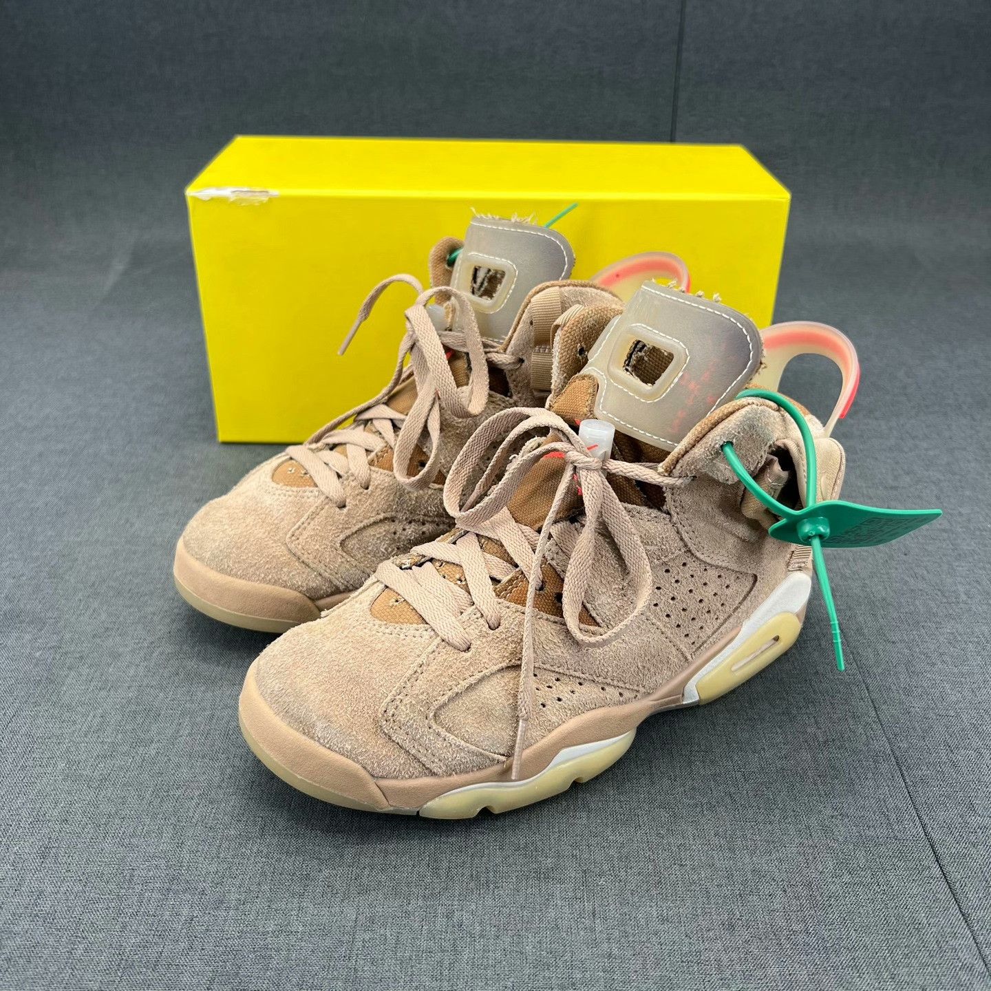 Nike Nike AJ6 Beige Lowtop Sneakers 37 Men Size US 5 / EU 37 - 1 Thumbnail