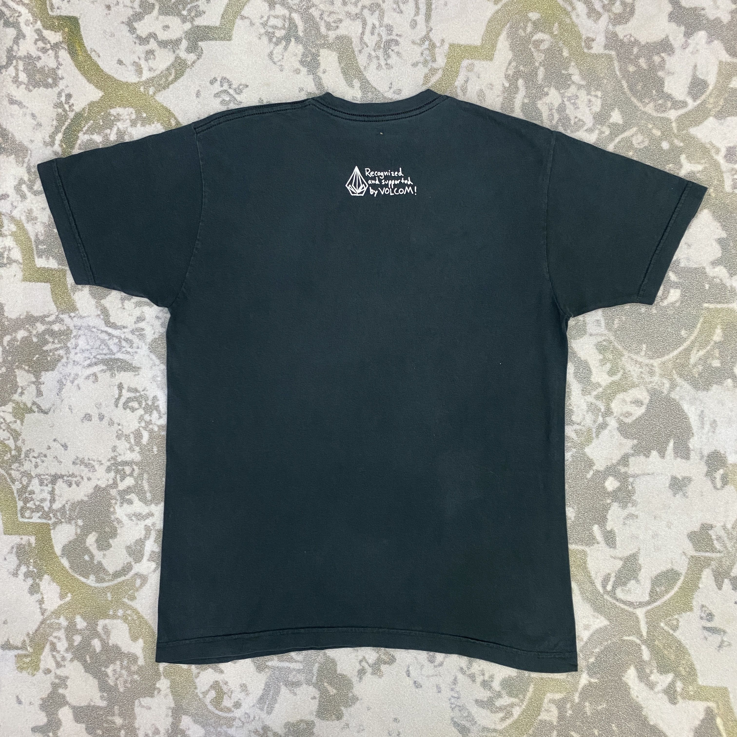 Vintage Vintage Volcom By SPAZMAT with Skull Tshirt - J079 Size US M / EU 48-50 / 2 - 2 Thumbnail