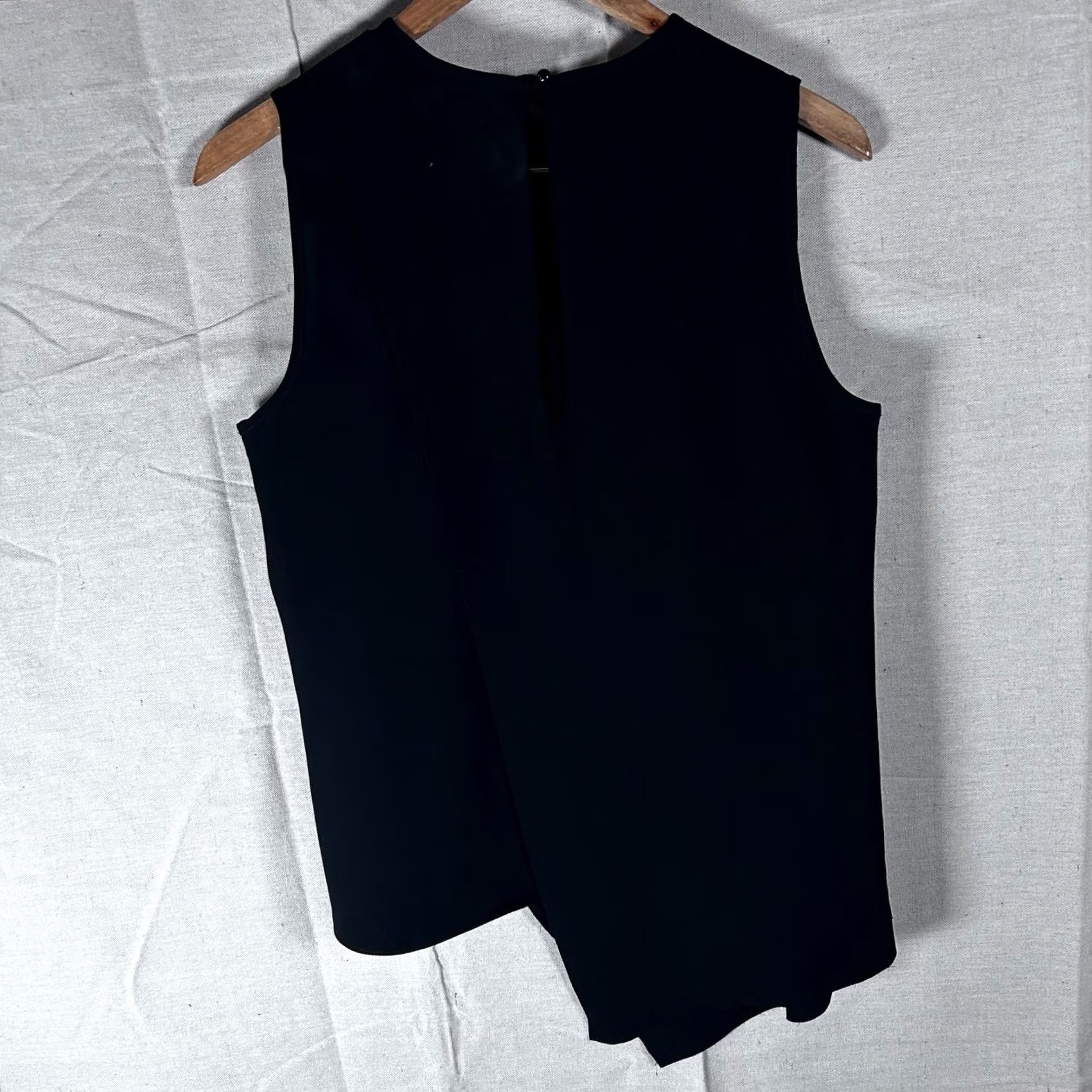 Saks Fifth Avenue Saks Fifth Avenue Blouse Medium Black Asymmetric Sleeveless Top M/M Size M / US 6-8 / IT 42-44 - 3 Thumbnail