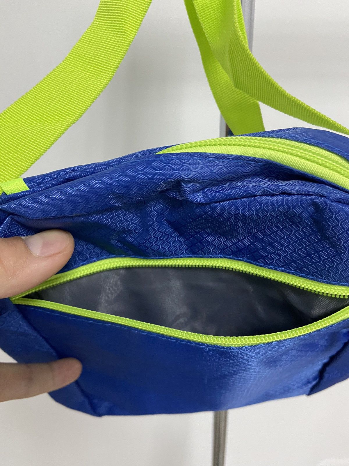 Nike Nike Vintage Shoulder Small Bag Big Logo Y2K Style Messenger Size ONE SIZE - 8 Thumbnail
