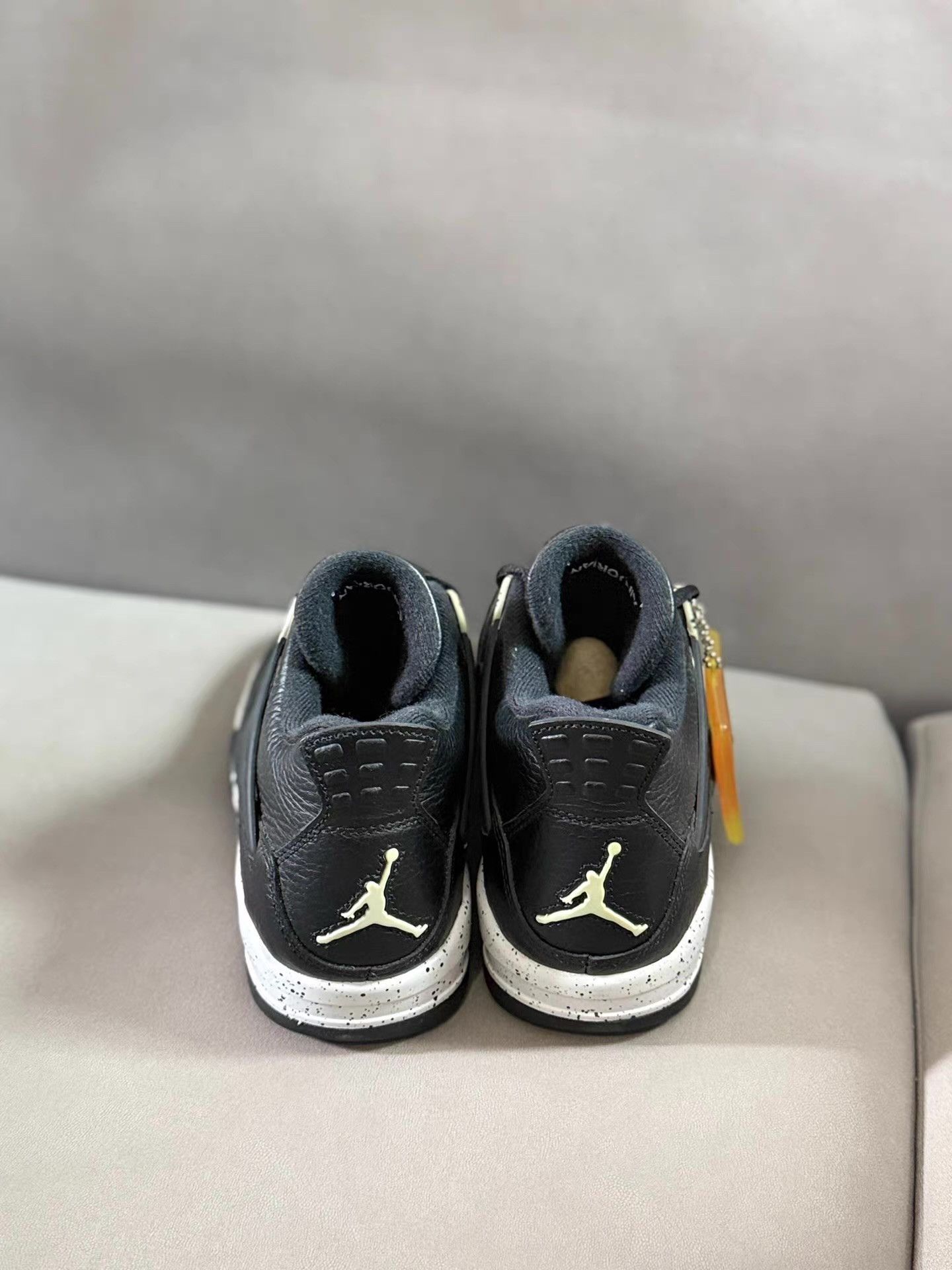 Nike Jordan 4 Retro Oreo Ｑ20 Size US 8.5 / EU 41-42 - 3 Thumbnail