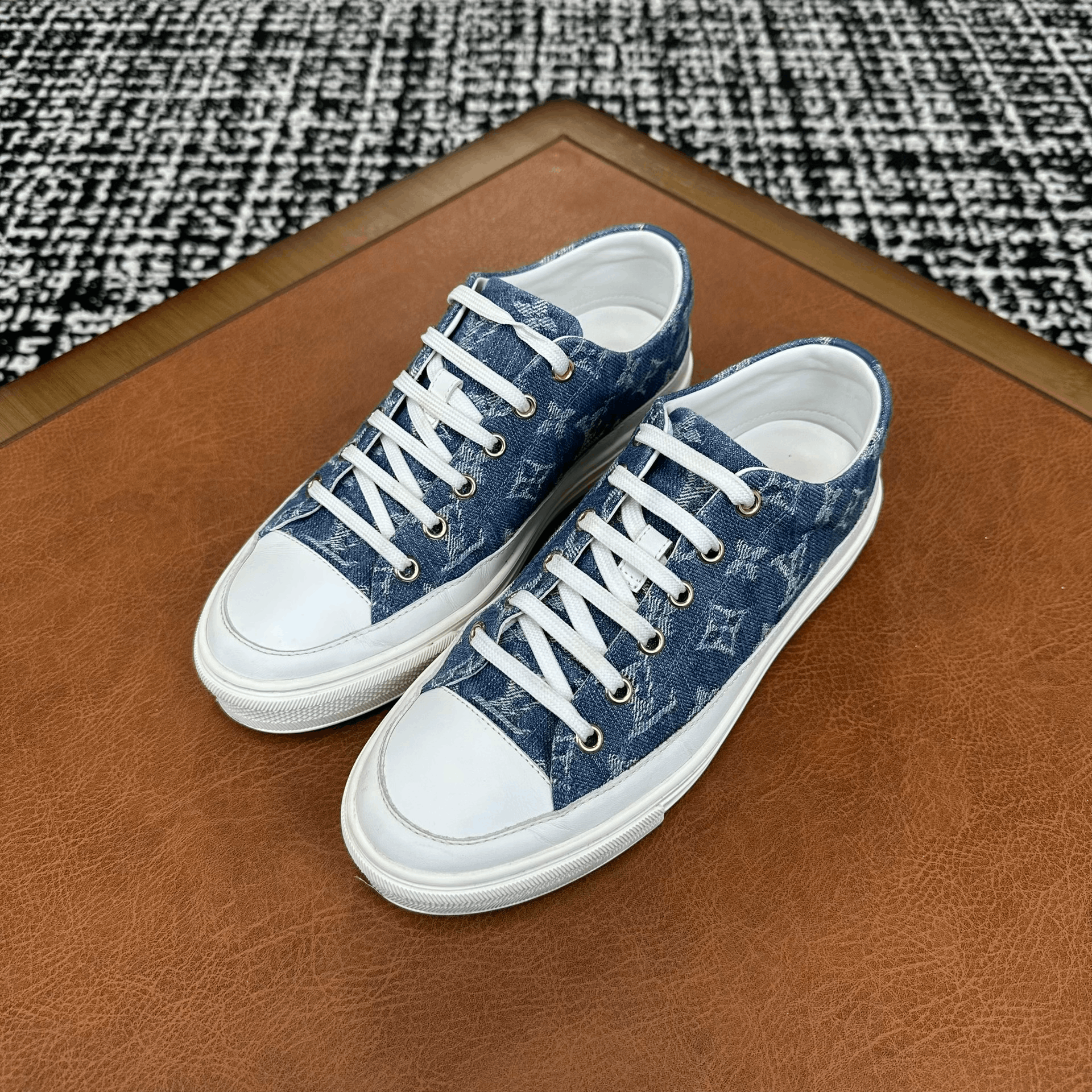 Louis Vuitton Louis Vuitton Blue Lowtop Sneakers it_37-5 Women Size US 7.5 / IT 37.5 - 1 Thumbnail