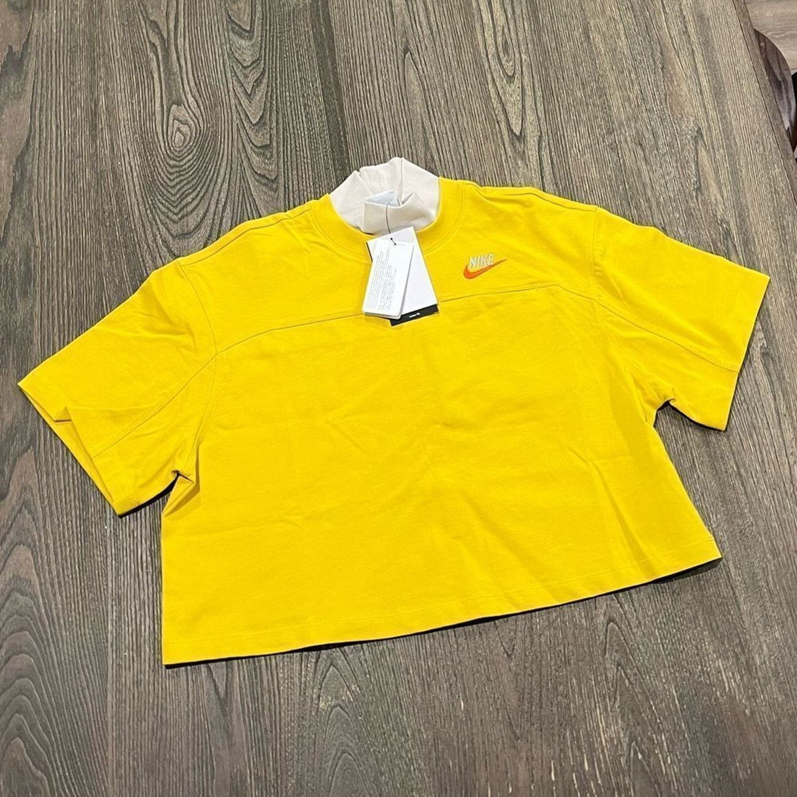 Nike NWT Nike Cropped Top Short Sleeve Crew Neck Oversized S Size S / US 4 / IT 40 - 1 Thumbnail