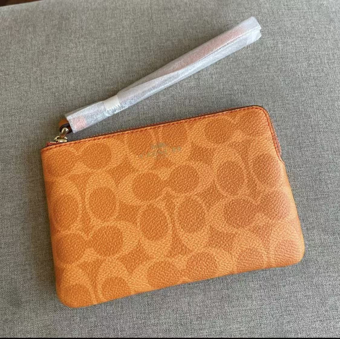 Coach Corner Zip Wristlet In Signature Canvas CAQ75 Size ONE SIZE - 1 Thumbnail