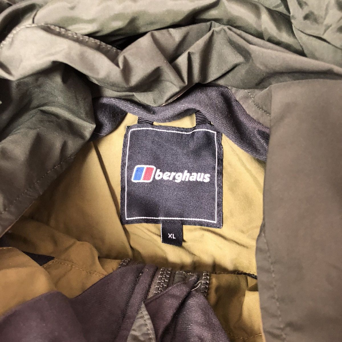 Berghaus Men’s vintage Jacket Berghaus gore-tex rare size Xl outdoor Size US XL / EU 56 / 4 - 8 Thumbnail