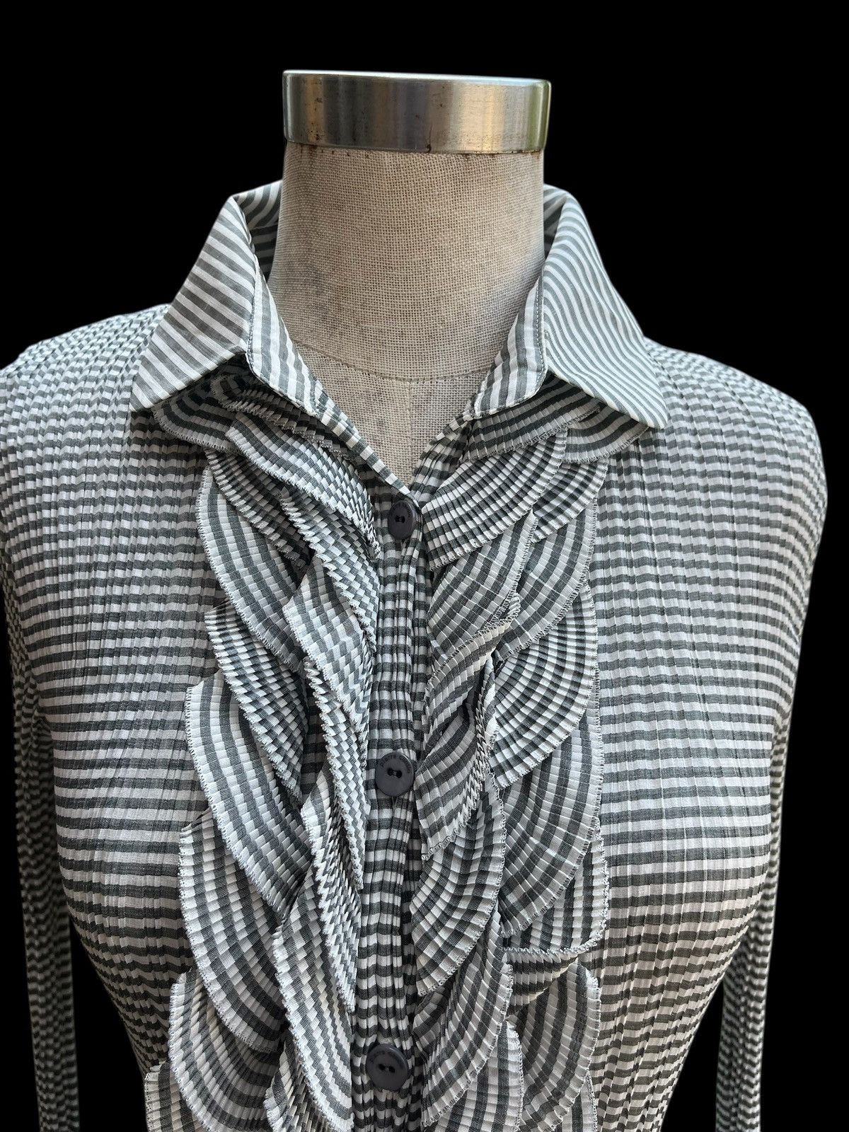 Pierre Cardin Vintage pleated blouse Size XS / US 0-2 / IT 36-38 - 5 Thumbnail