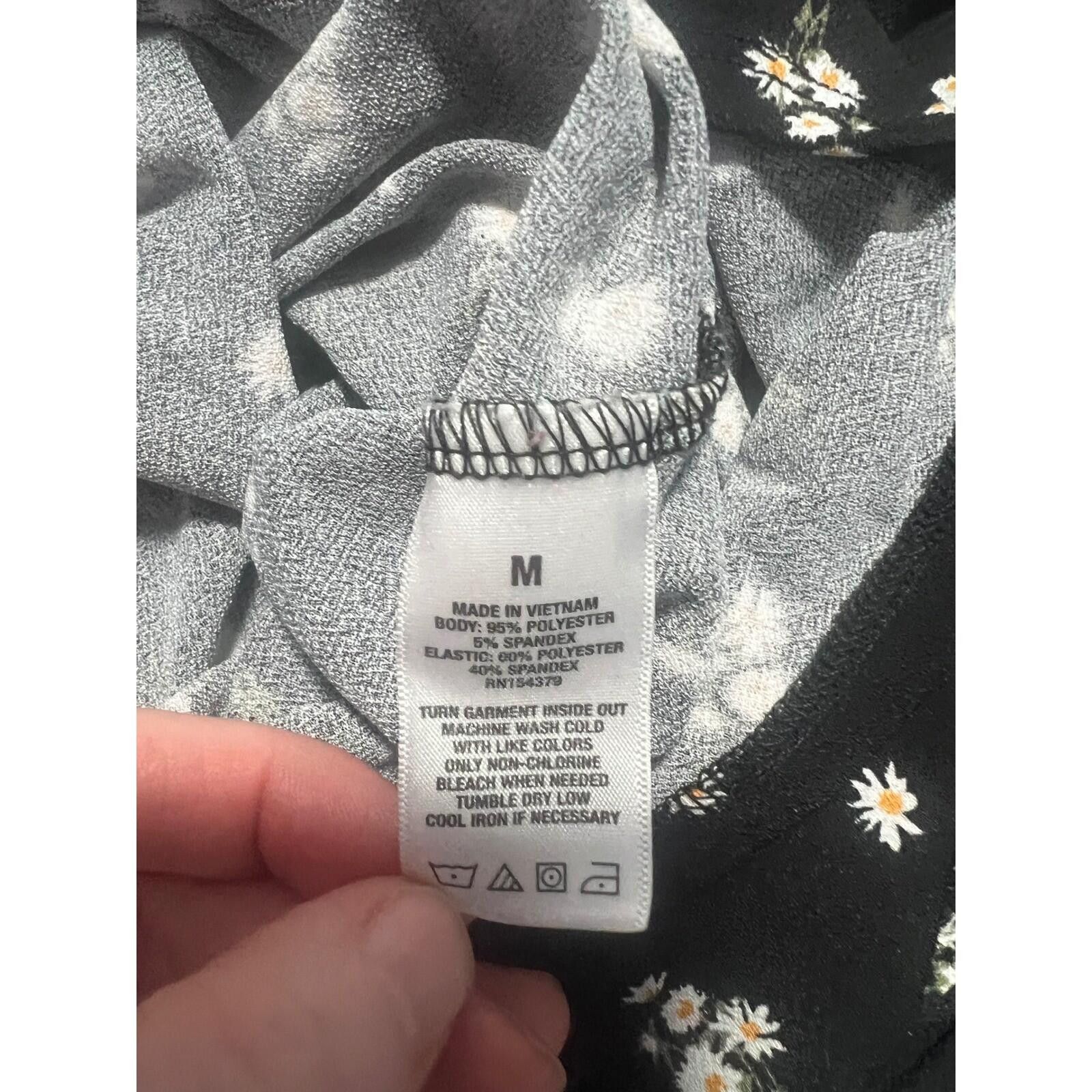 Aeropostale Aeropostale Romper Womens Medium Black Floral Daisy Boho Size 32" / US 10 / IT 46 - 7 Thumbnail
