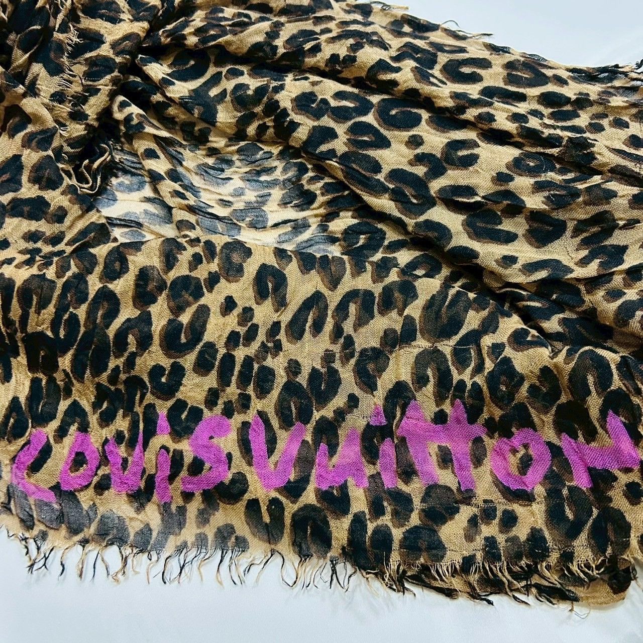 Louis Vuitton Louis Vuitton Leopard Stole Cashmere Silk Scarf Size ONE SIZE - 3 Thumbnail