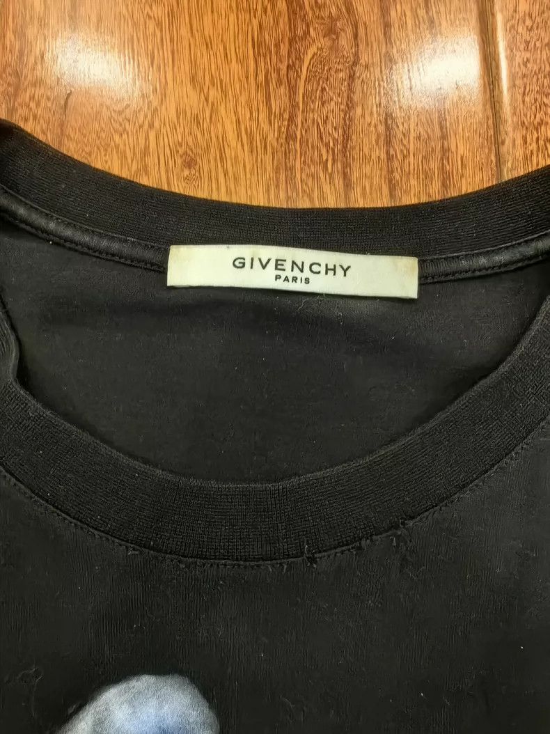 Givenchy Givenchy Classic shark short-sleeve Size US M / EU 48-50 / 2 - 4 Thumbnail