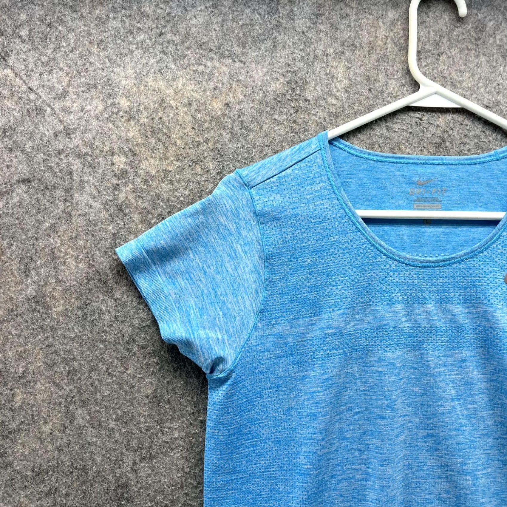Nike Nike Shirt Women Large Blue Athletic Dri Fit Polyester Gym Swoosh Shirt Size L / US 10 / IT 46 - 3 Thumbnail