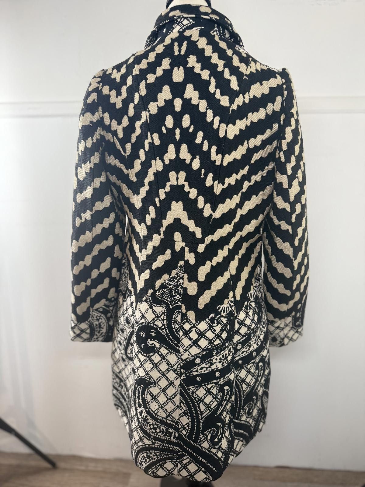 Desigual Desigual Bold Graphic Striped Black & Ivory Print Coat Size ONE SIZE - 5 Thumbnail