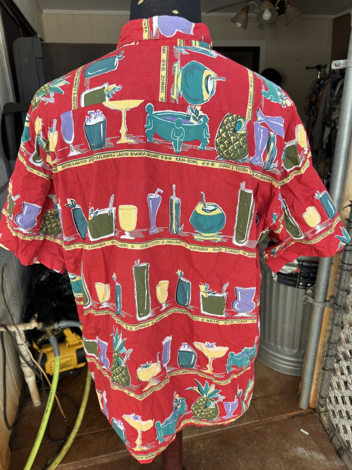 Reyn Spooner PreOwned Reyn Spooner Red Hawaiian Print Men's XL Size US XL / EU 56 / 4 - 2 Thumbnail