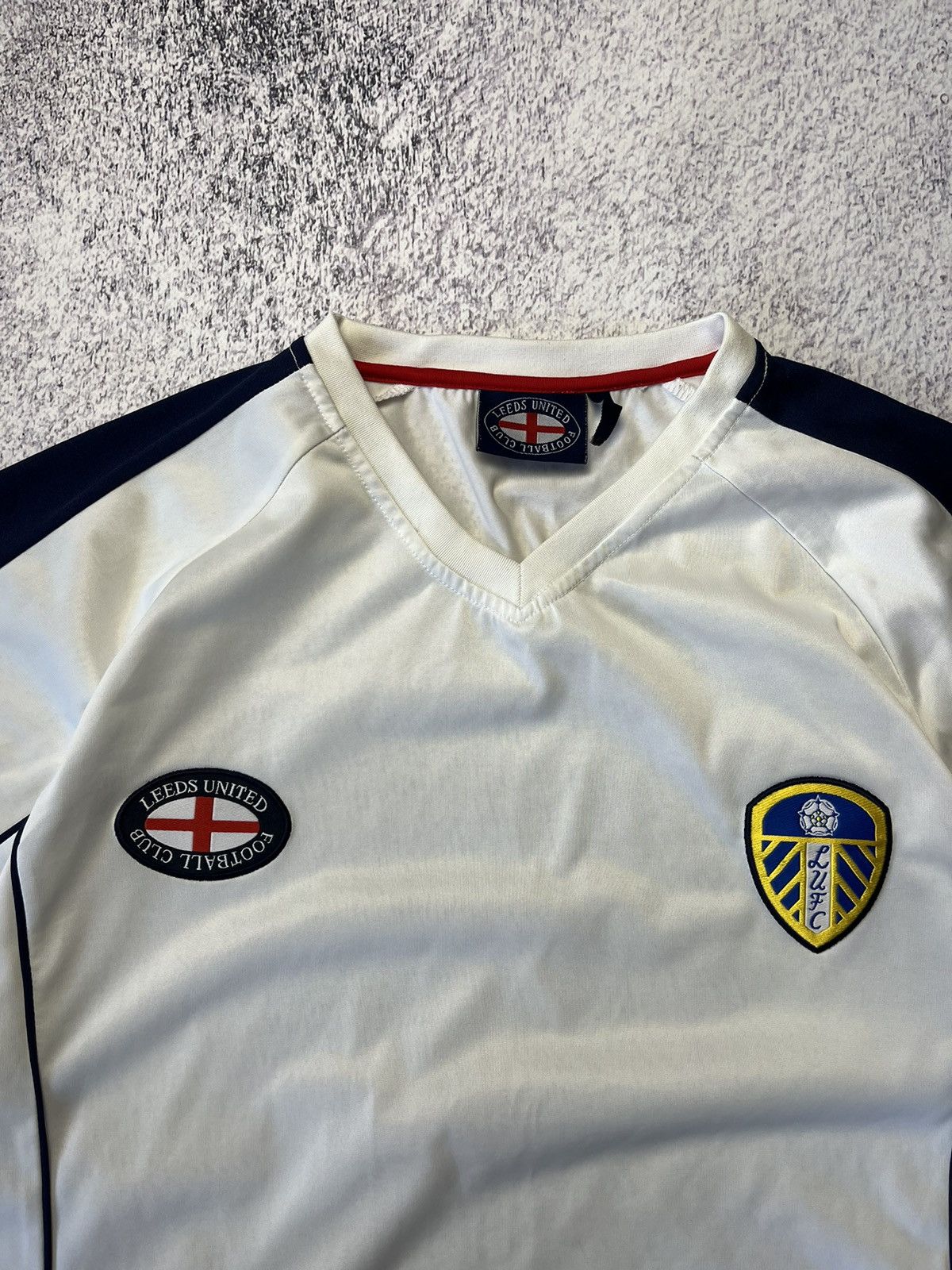 Vintage Mans Vintage LEEDS UNITED Soccer Jersey Y2K Size US S / EU 44-46 / 1 - 6 Thumbnail