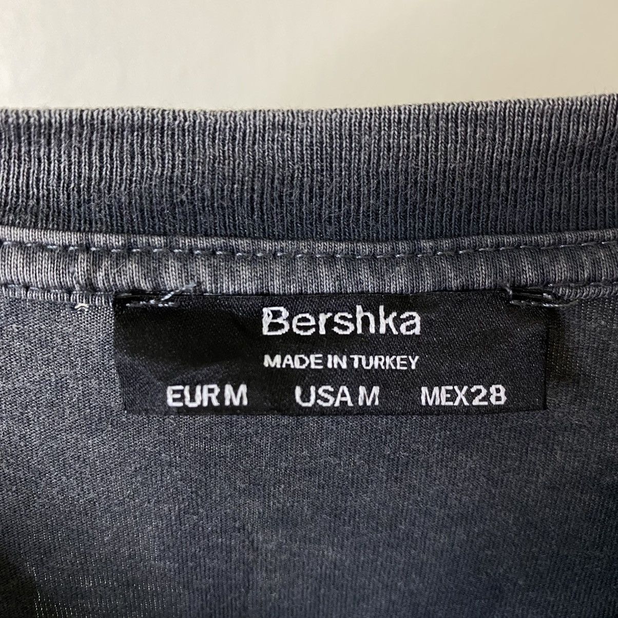 Bershka Urban Diary Hysterics Glamour Style Cropped LS Tshirt Size XL / US 12-14 / IT 48-50 - 3 Thumbnail