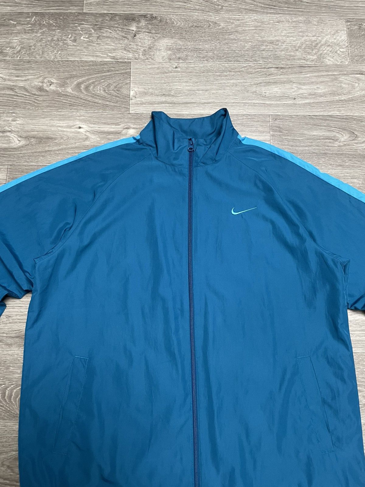 Nike Vintage Nike Blue Swoosh Logo Truck Jacket Y2K Size US L / EU 52-54 / 3 - 2 Thumbnail