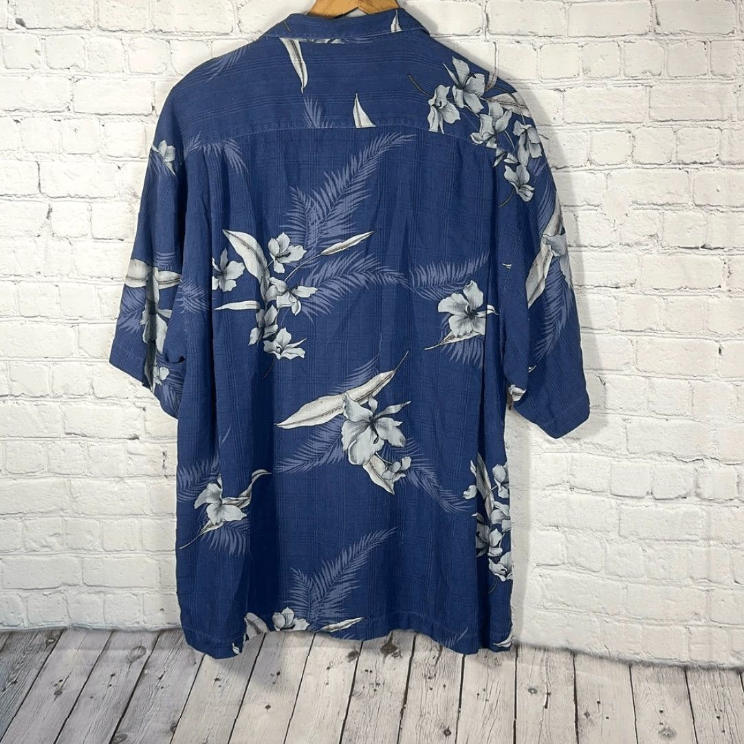 Tommy Bahama VINTAGE Tommy Bahama Silk Floral Hawaiian Shirt Short Sleeve Shirt XL Blue Silk Floral Hawaiian Theme Men JS? Size US XL / EU 56 / 4 - 3 Thumbnail