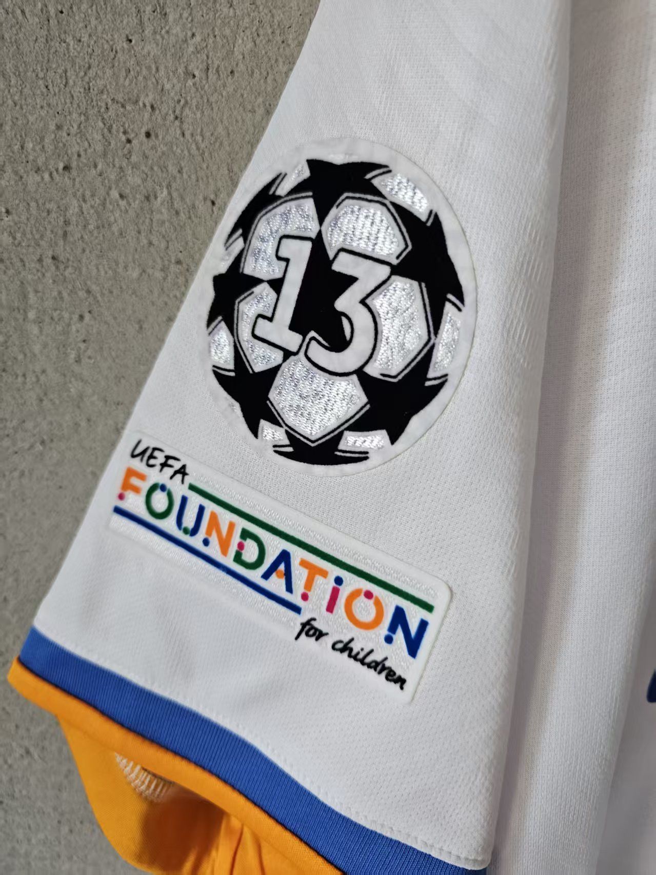 Other Luka Modrić Jersey Real Madrid Size US S / EU 44-46 / 1 - 3 Thumbnail