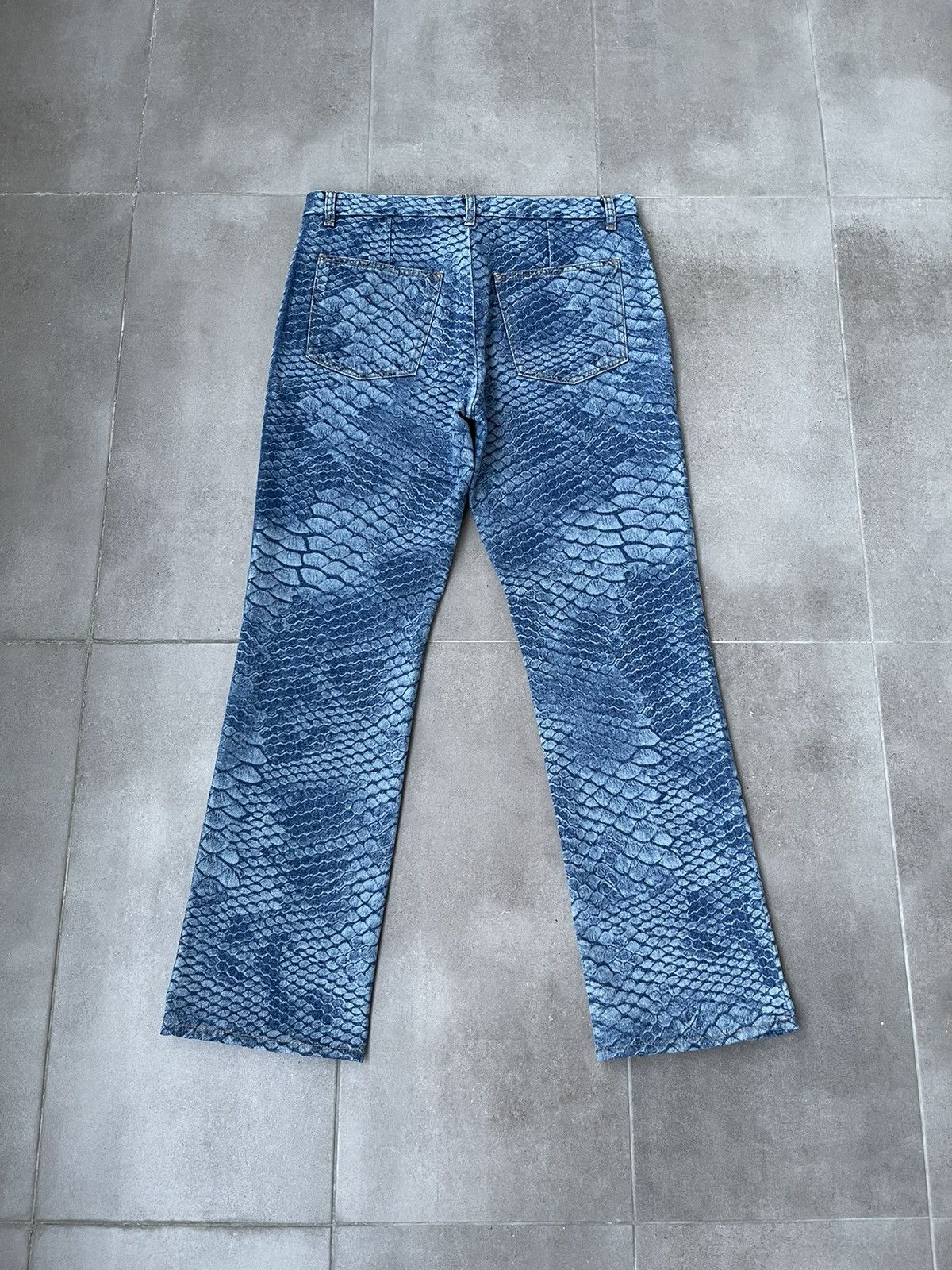 Maison Margiela !DS! SS22 Maison Margiela SnakeSkin Blue Pattern Denim Pants Size US 34 / EU 50 - 13 Thumbnail