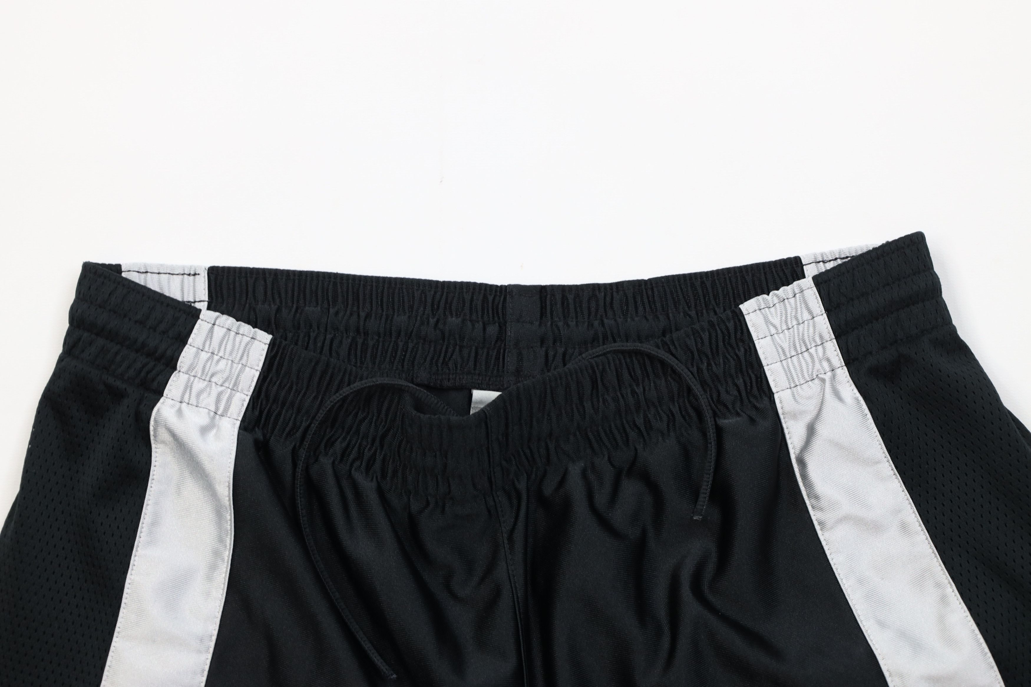 Nike Vintage Y2K Nike Mini Swoosh Dazzle Basketball Shorts Black Size US 32 / EU 48 - 2 Thumbnail