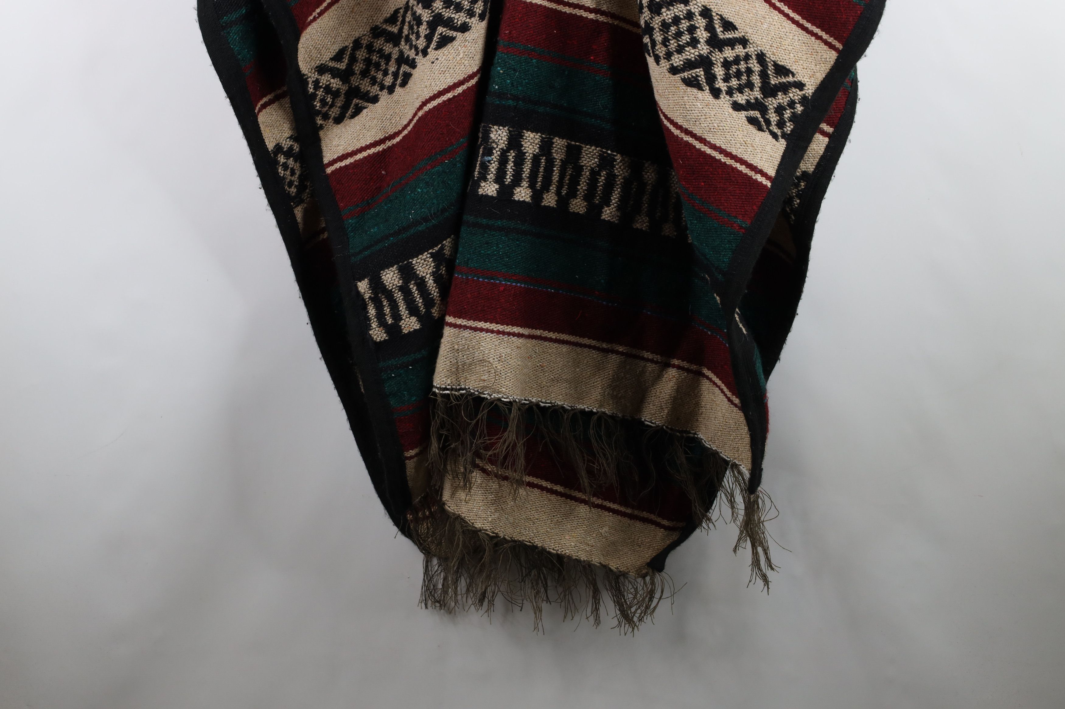 Vintage Vintage 90s Streetwear Adult Fringed Drug Rug Blanket Poncho Size US L / EU 52-54 / 3 - 12 Thumbnail