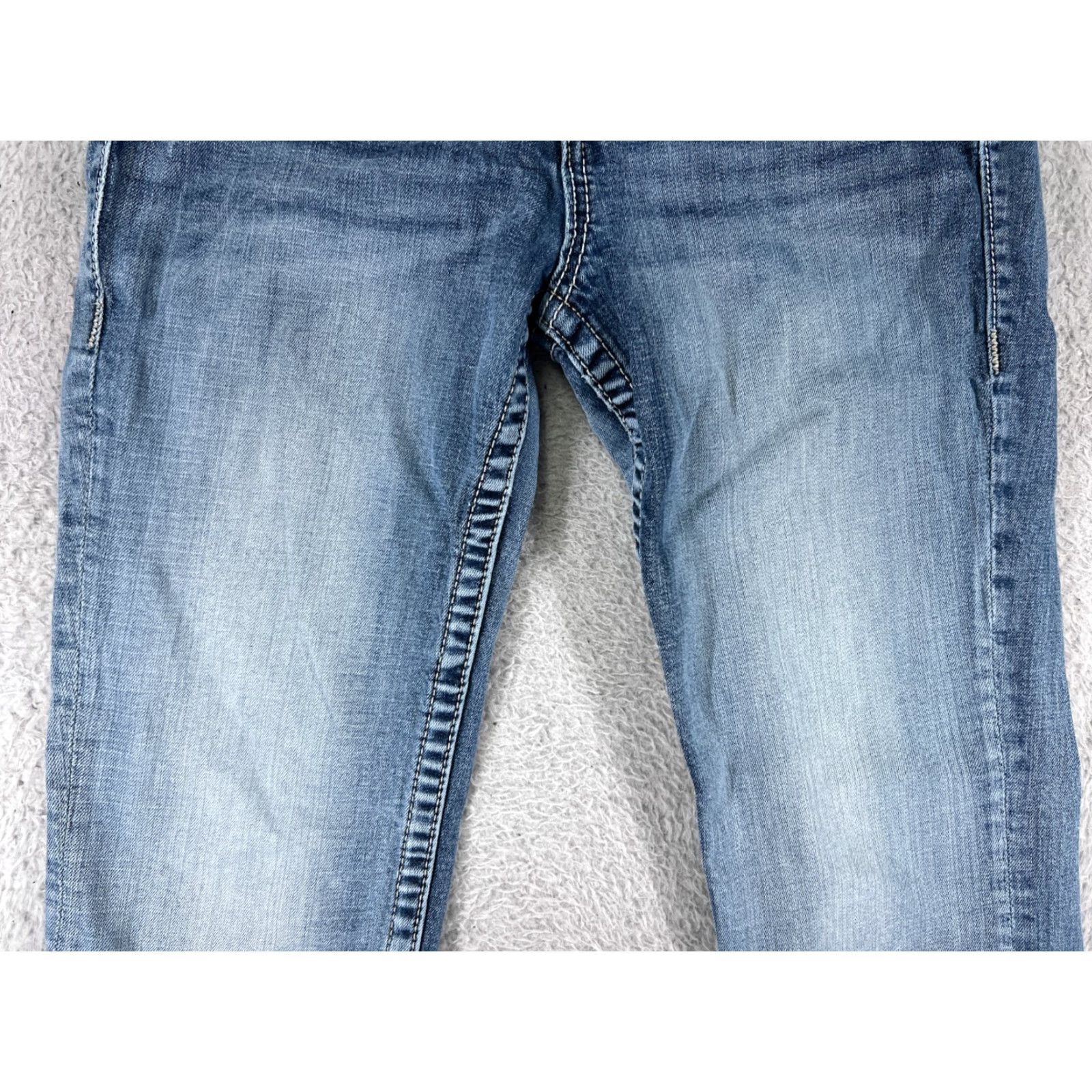 VIGOSS Womens Jeans Capri Denim Blue 7 Capris Embroidered Rhinestone Jeans 5-Pocket Style Modern Rise Regular Adult Womens Bootscut?