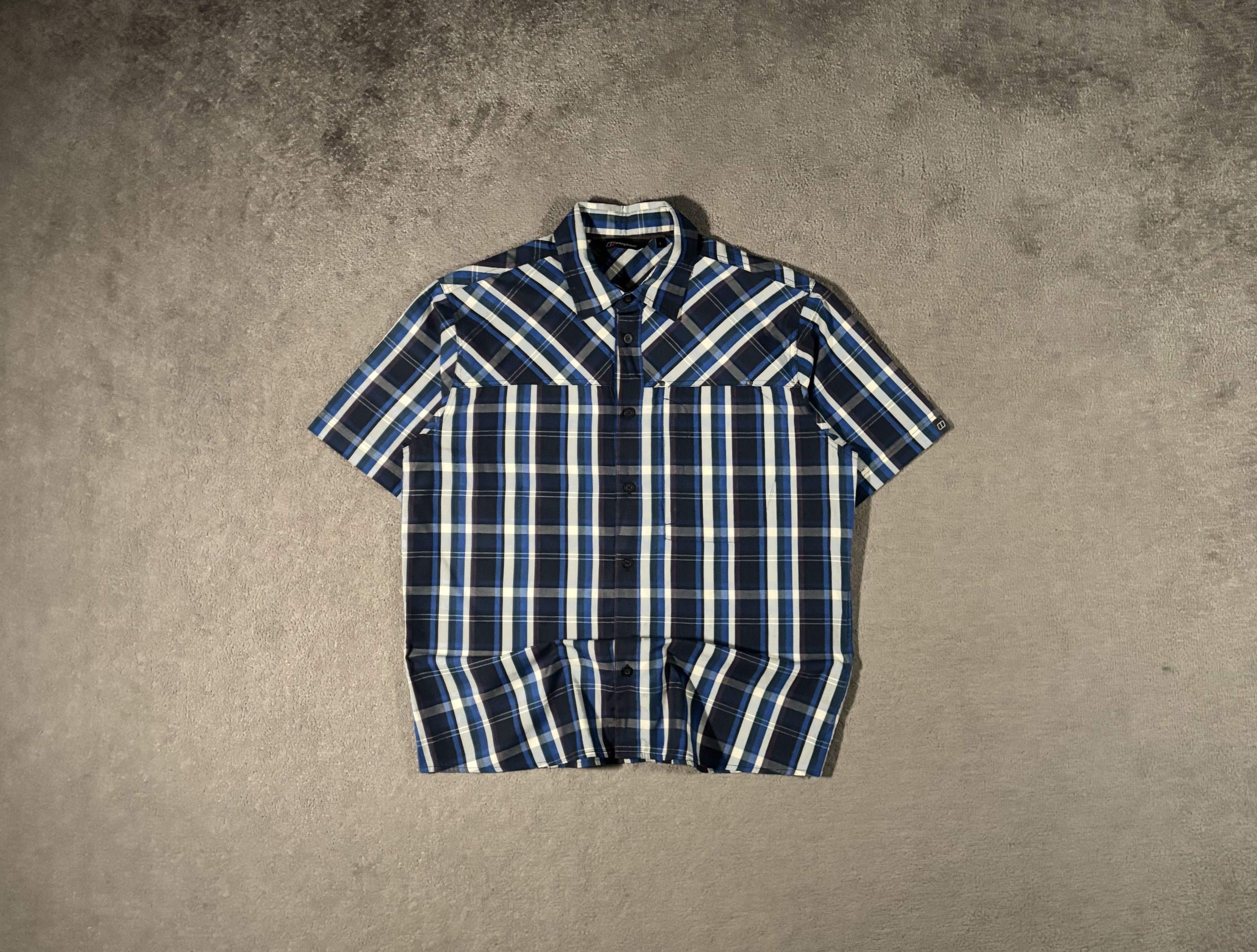 Berghaus Shirt Berghause L Checked Color Short Sleeve Pocket Size US L / EU 52-54 / 3 - 1 Thumbnail