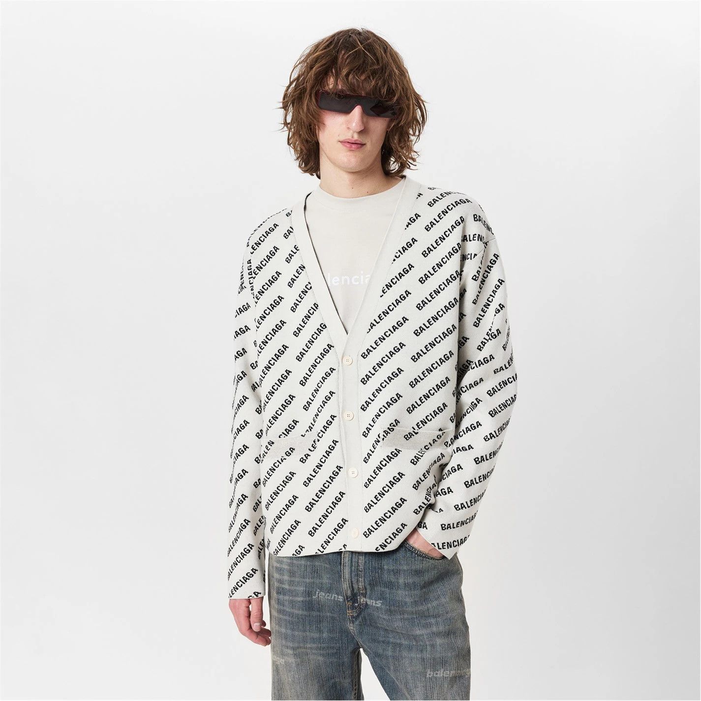 Balenciaga o1g2r1mq0226 Mini Allover Logo Cardigan In White/Black Size US XS / EU 42 / 0 - 3 Thumbnail