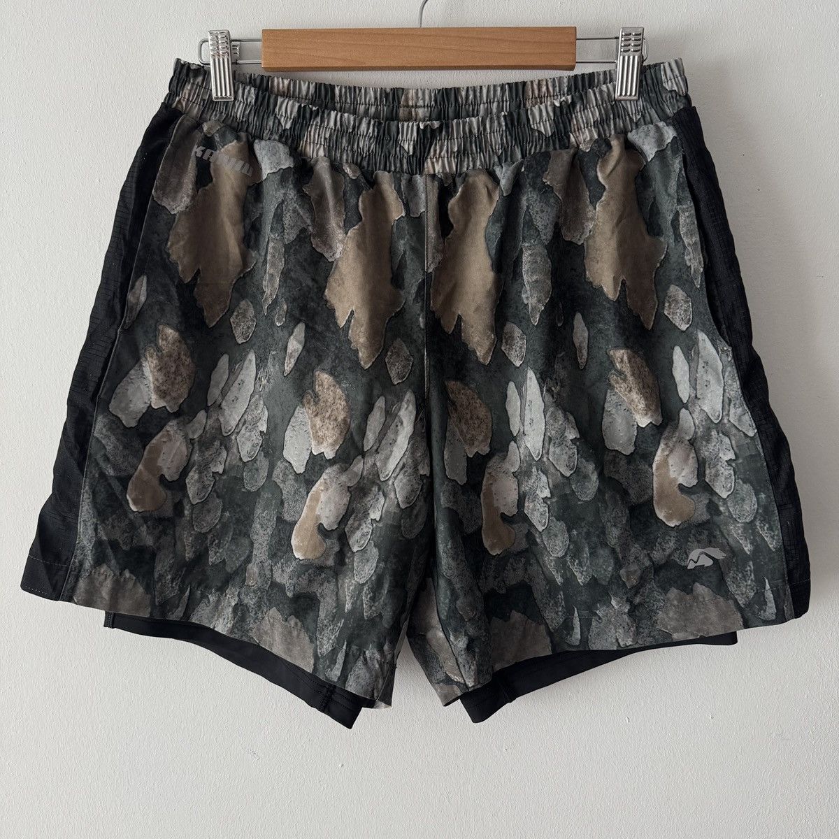 Karhu 🔥🔥 Karhu Leaf Print Shorts Size US 34 / EU 50 - 1 Thumbnail