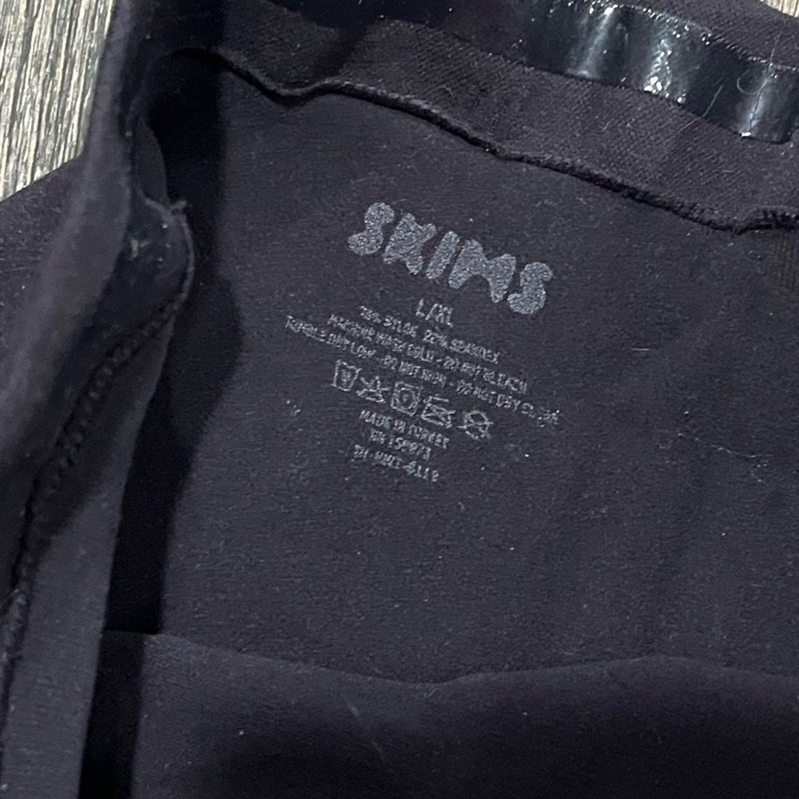 SKIMS NWOT Skims Shapewear Brief Seamless Sculpt Shapewear L/XL Size ONE SIZE - 3 Thumbnail