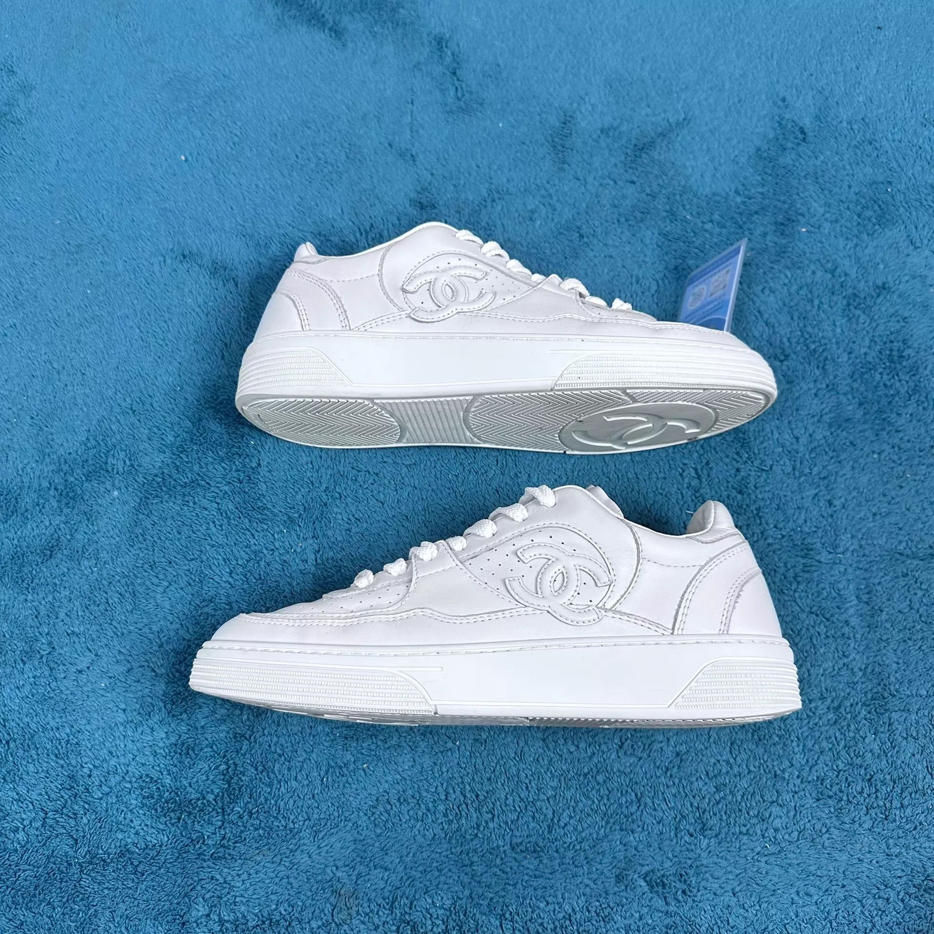 Chanel Chanel 23A White Round Toe Low-Top Lace-Up Sneaker 36 (LikeNew) Size US 5.5 / IT 35.5 - 2 Thumbnail