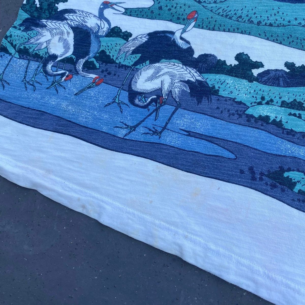 Uniqlo RARE ‼️ Hokusai Blue Size US XL / EU 56 / 4 - 5 Thumbnail