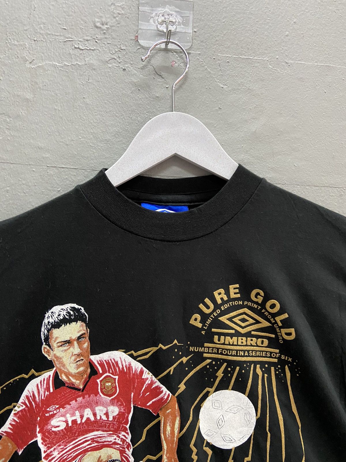 Vintage UMBRO PURE GOLD MANCHESTER UNITED SHARPE 5 TEE SHIRT Size US L / EU 52-54 / 3 - 4 Thumbnail