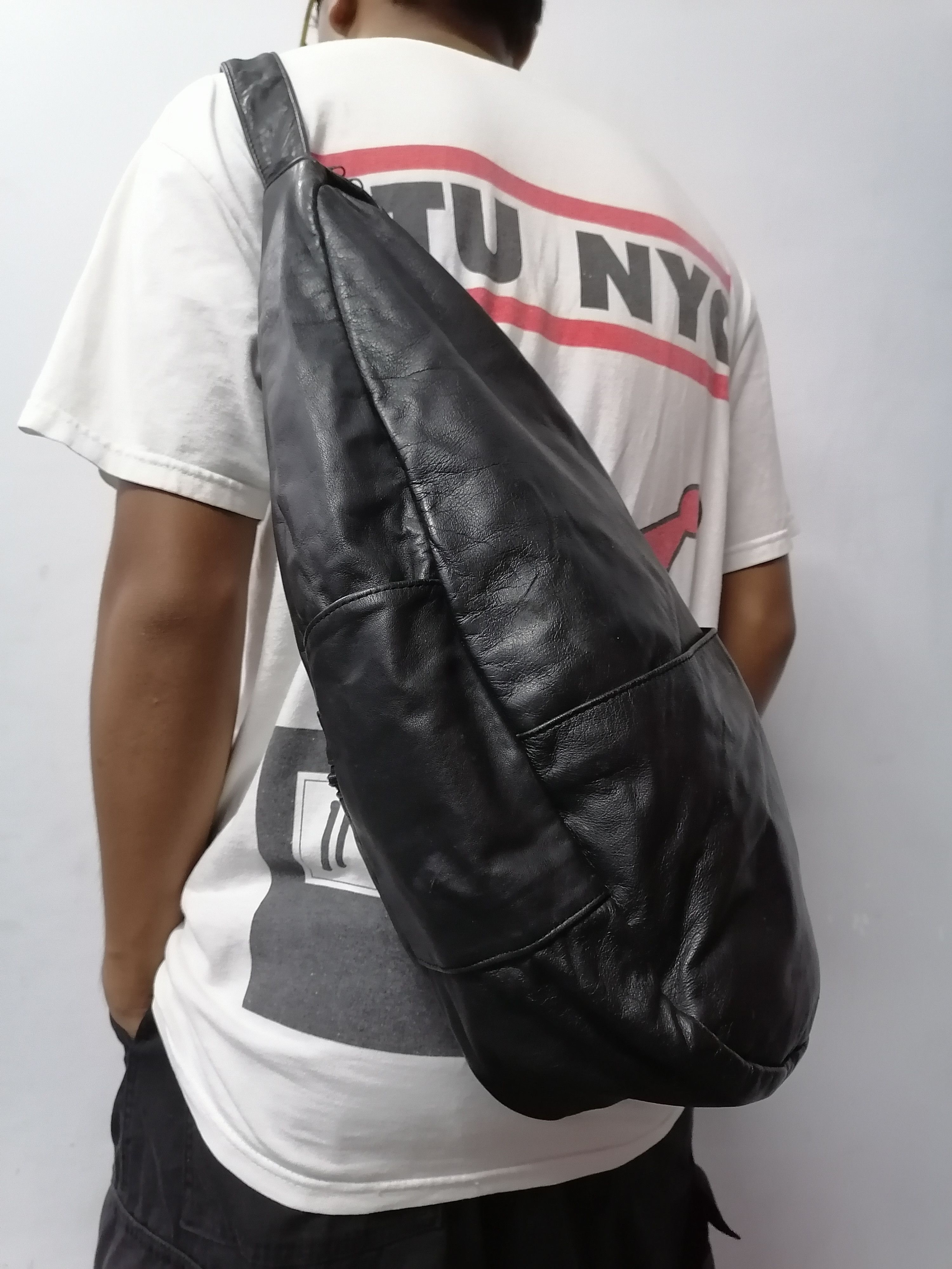 Genuine Leather × Vintage Vintage Black Leather Healthy Crossbody Bag Size ONE SIZE - 2 Thumbnail