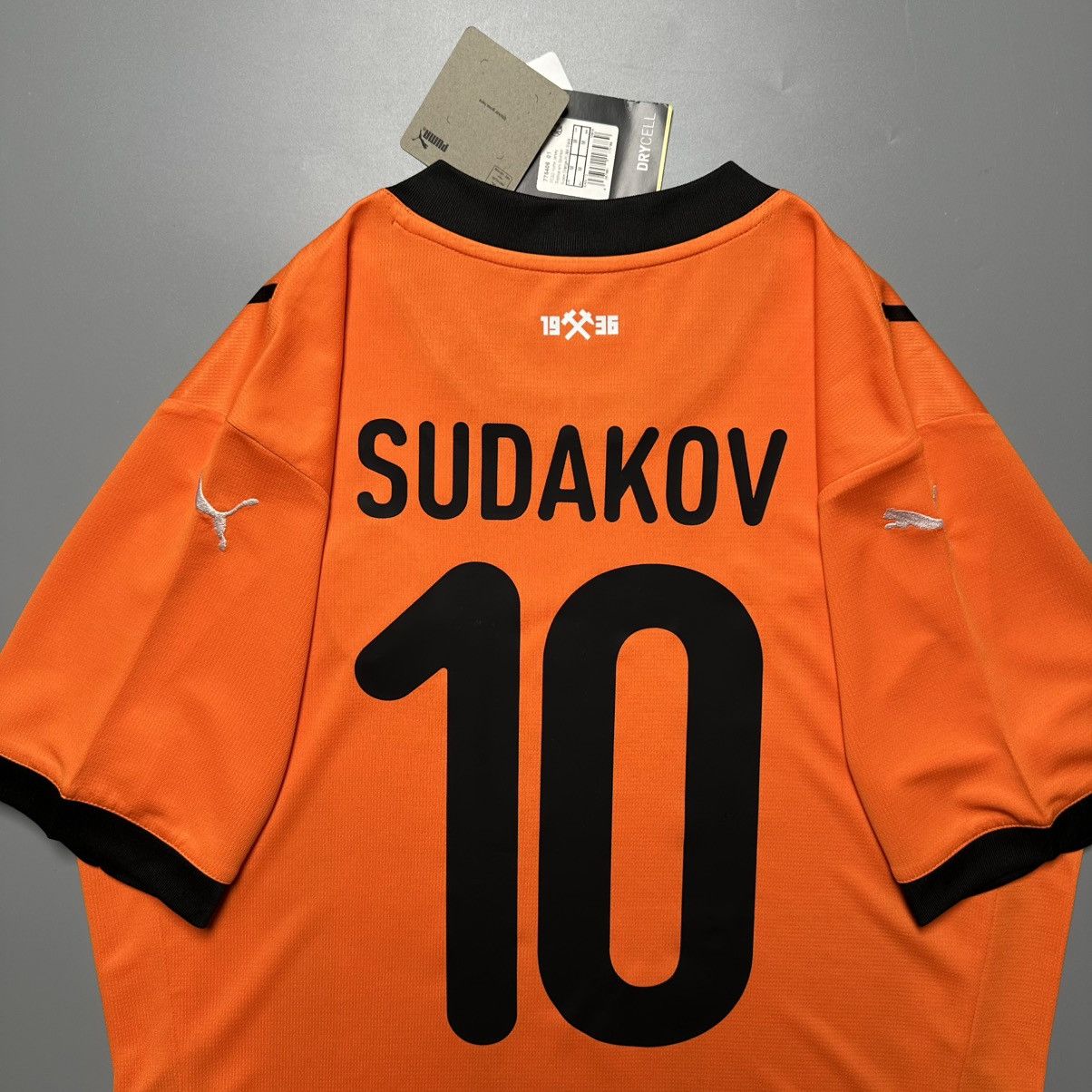 Puma NWT SHAKHTAR PUMA 2024/2025 FOOTBALL HOME JERSEY #10 SUDAKOV Size US M / EU 48-50 / 2 - 10 Thumbnail
