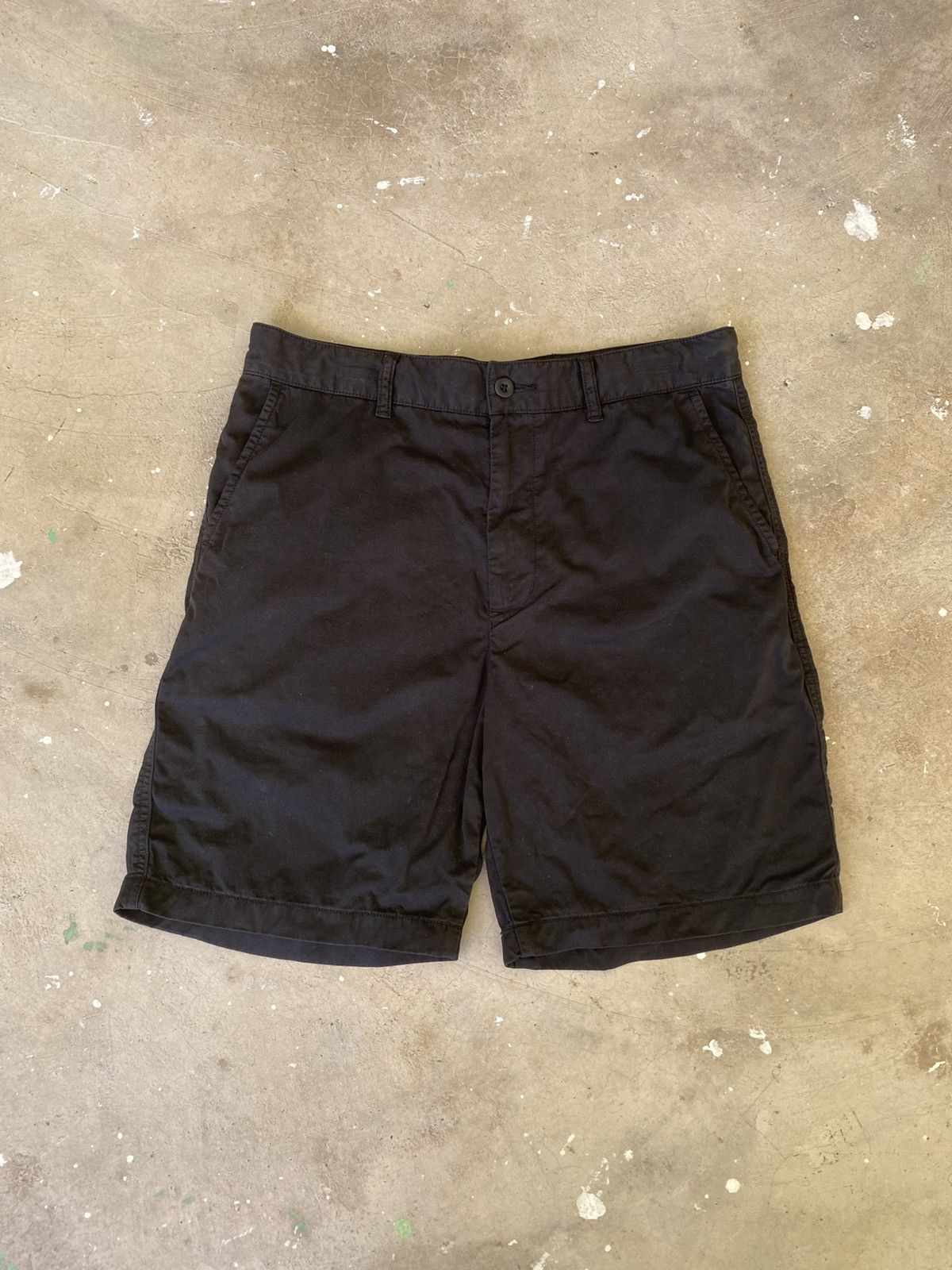 Uniqlo Uniqlo Black Chino Shorts Adjustable Waist Size US 32 / EU 48 - 1 Thumbnail
