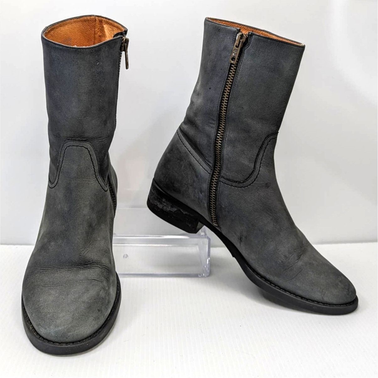 J.Crew Leather side zip heeled ankle boot sz 7 dark grey leather Size US 7 / IT 37 - 12 Thumbnail