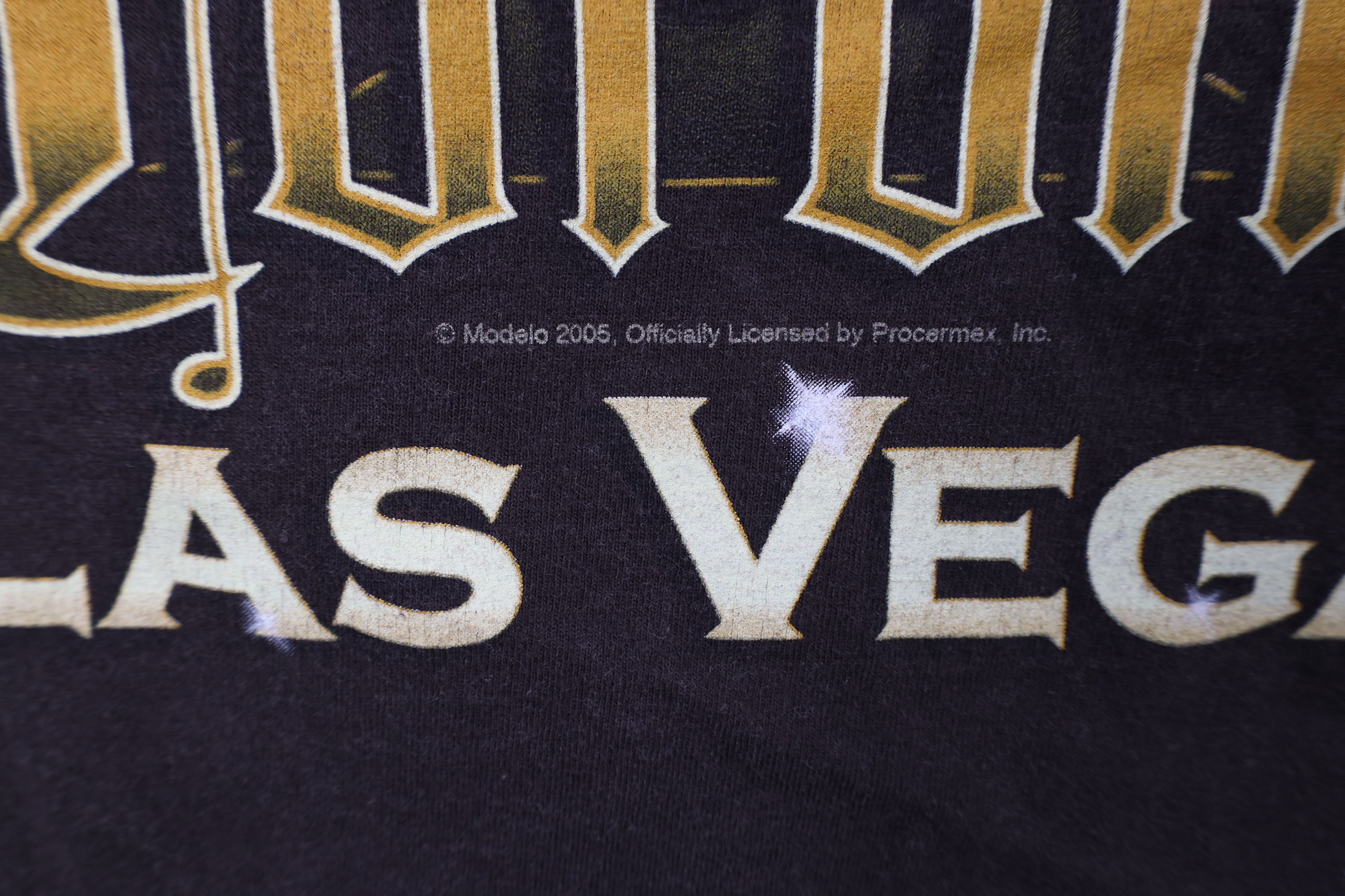 Vintage Vintage Y2K 2005 Corona Extra Las Vegas Pinup Girl T-Shirt Size US XXL / EU 58 / 5 - 9 Thumbnail