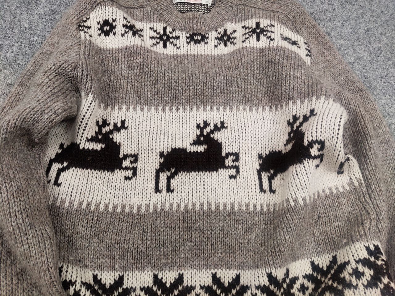 Vintage Vintage 90's Brown Bison Canada Pattern Hand Knit Sweater Size US L / EU 52-54 / 3 - 5 Thumbnail