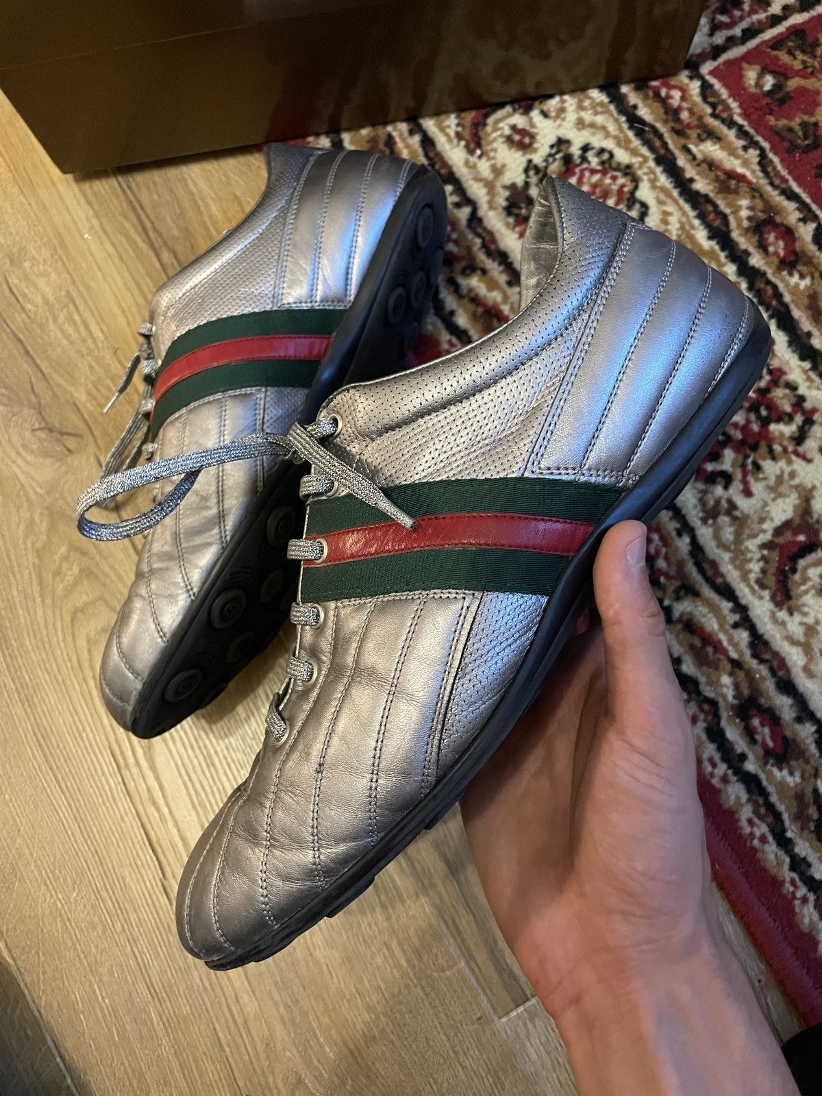Gucci leather silver signature web shoes low-top