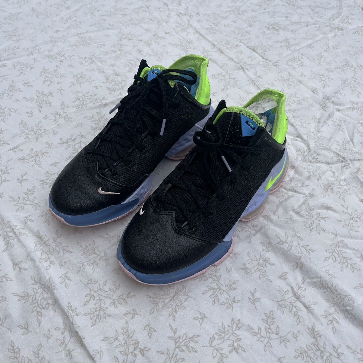 Nike Size 7 - Nike LeBron 19 Low Ghost Green Size US 7 / EU 40 - 2 Thumbnail